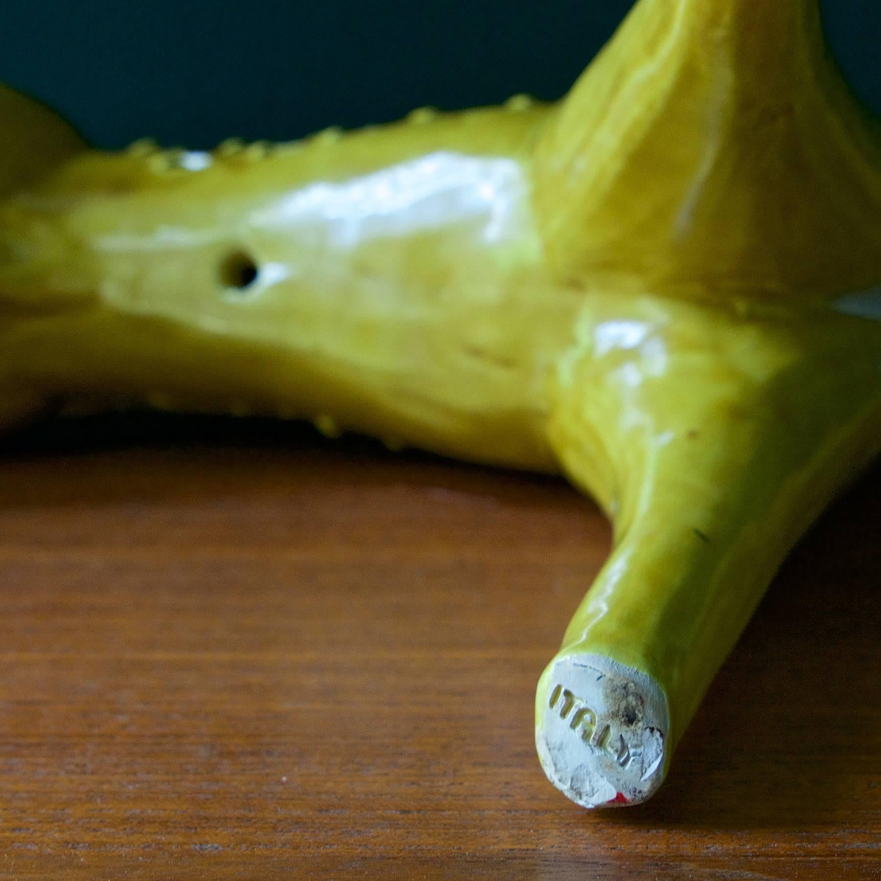 Céramique Sculpture équine de cheval sauvage en poterie italienne jaune de Bitossi Bagni Fantoni en vente