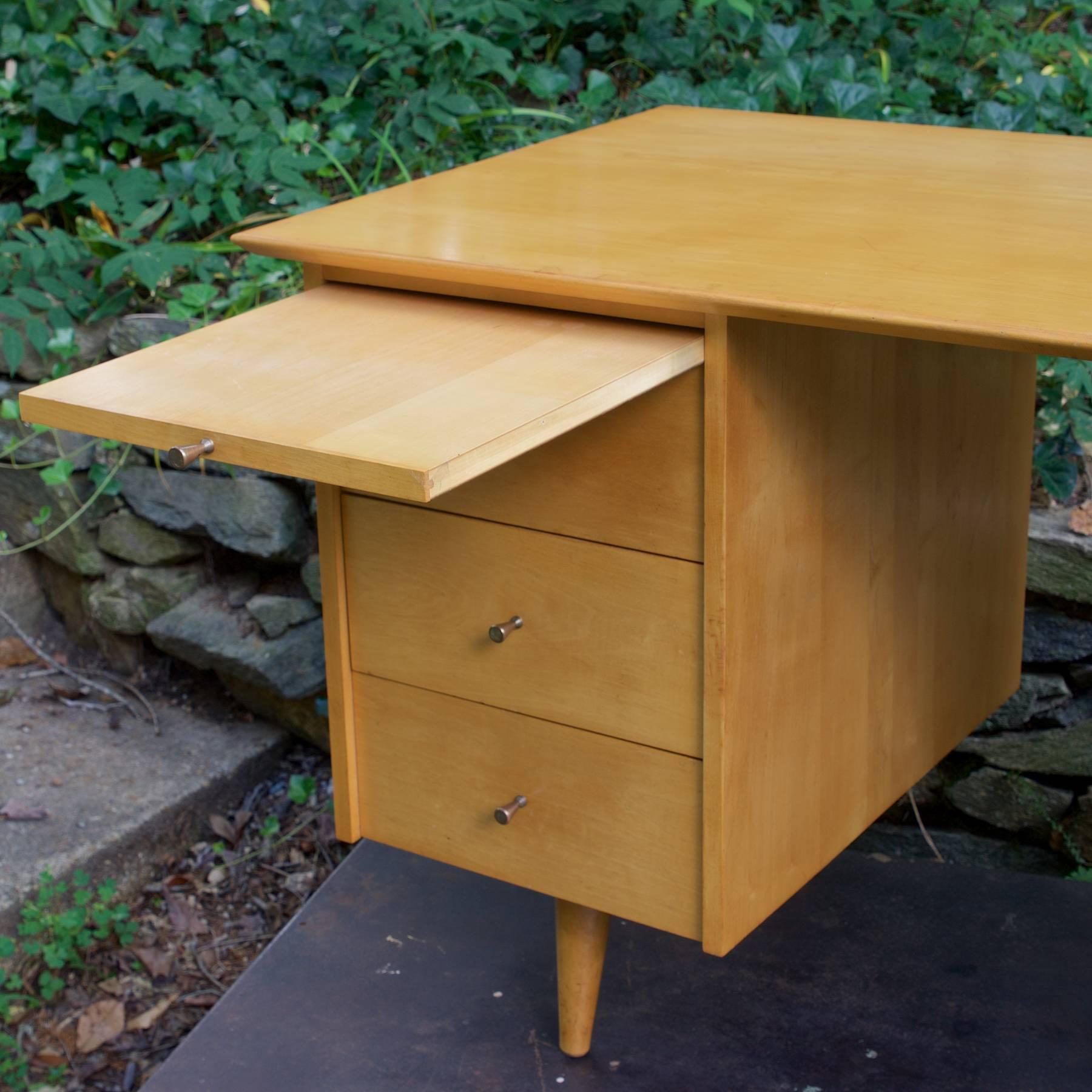 Paul McCobb Cabin Modern Atomic Birch 5-Drawer Desk In Good Condition In Hyattsville, MD