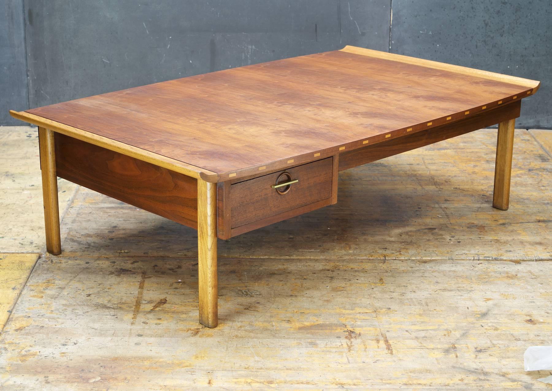 American Asian Styled Mid-Century Modern Flairing and Bowed Coffee Table