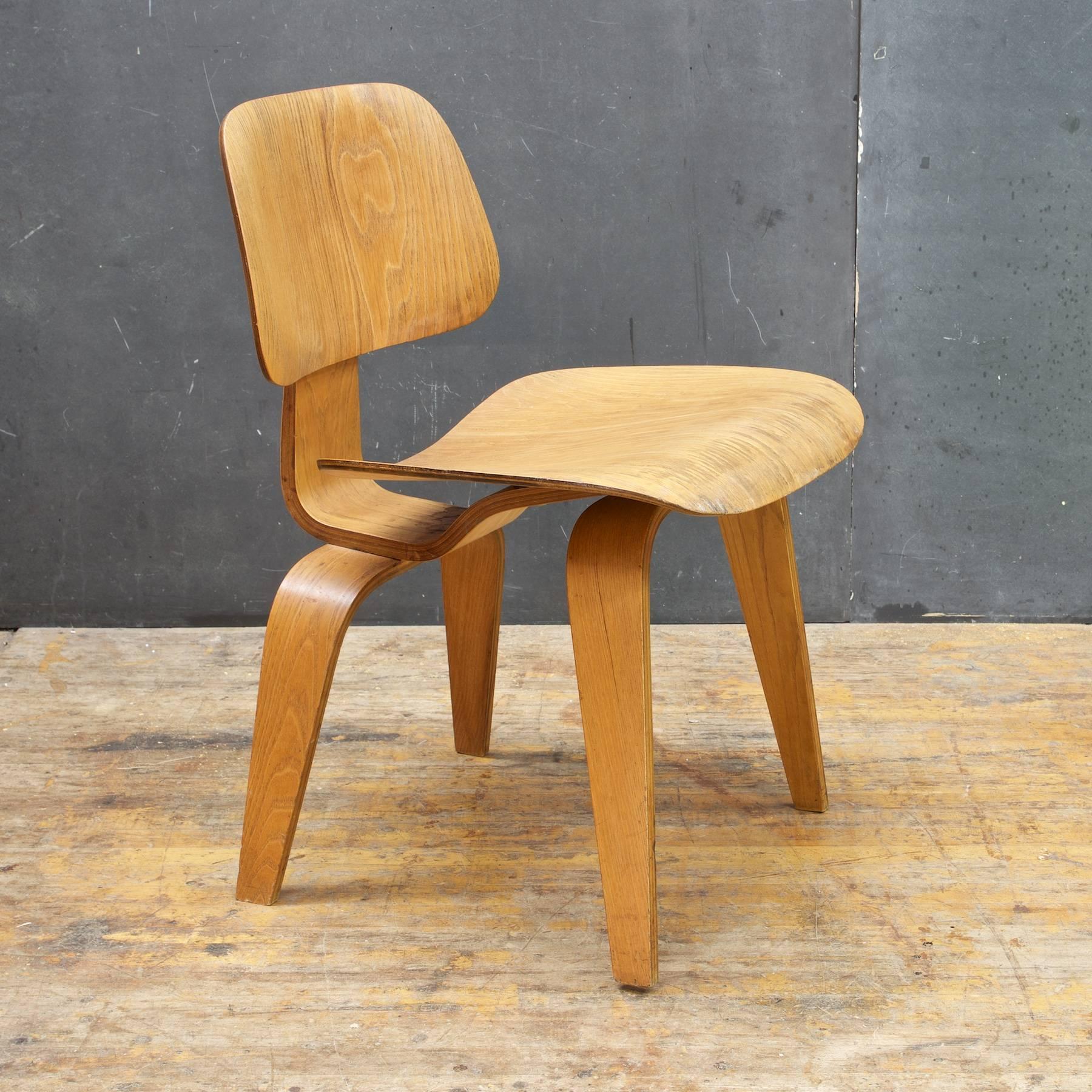 eames bent plywood chair