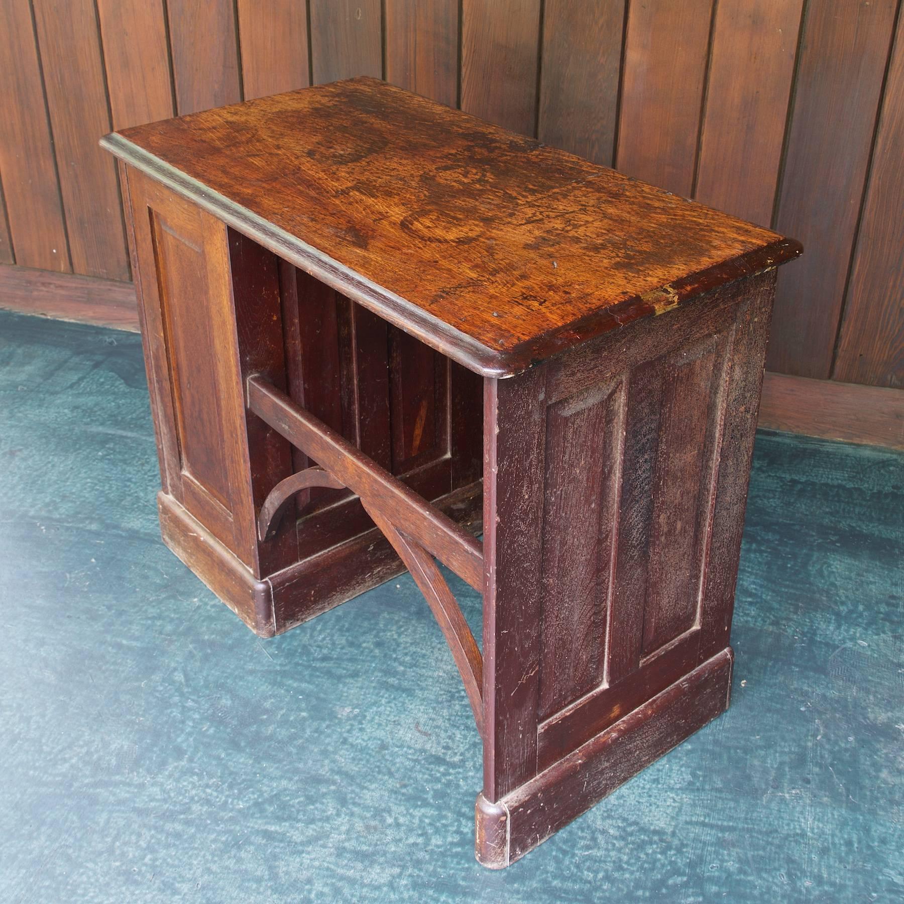 19th Century Victorian Petite Oak Writing Desk Table Bohemian Globe Brownstone In Distressed Condition In Hyattsville, MD