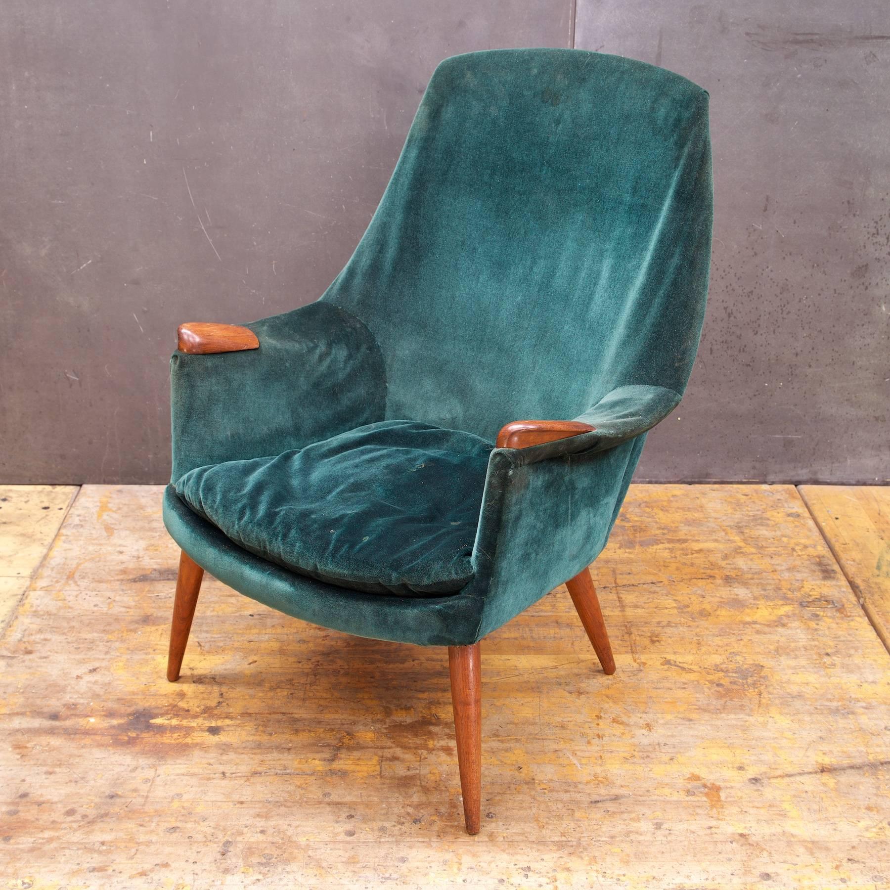 Rare maker, low numbers produced. Rare early version of this chair design.

Selling as project, this chair need re-upholstery, so it is ready for your home, should be shipped directly to your upholsterer.