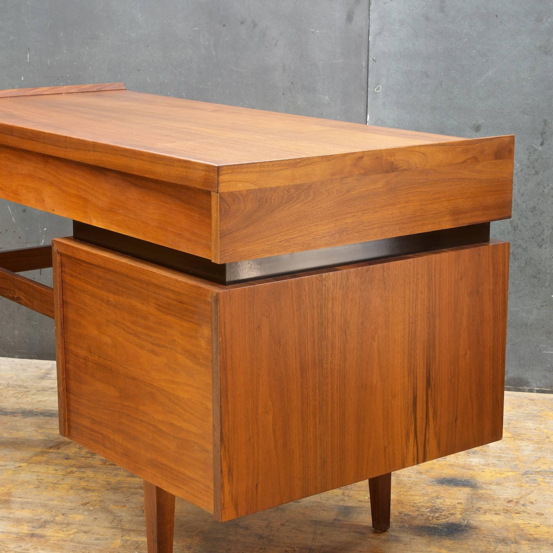 Mid-Century Modern Vintage Midcentury Walnut Desk by Milo Baughman for Dillingham