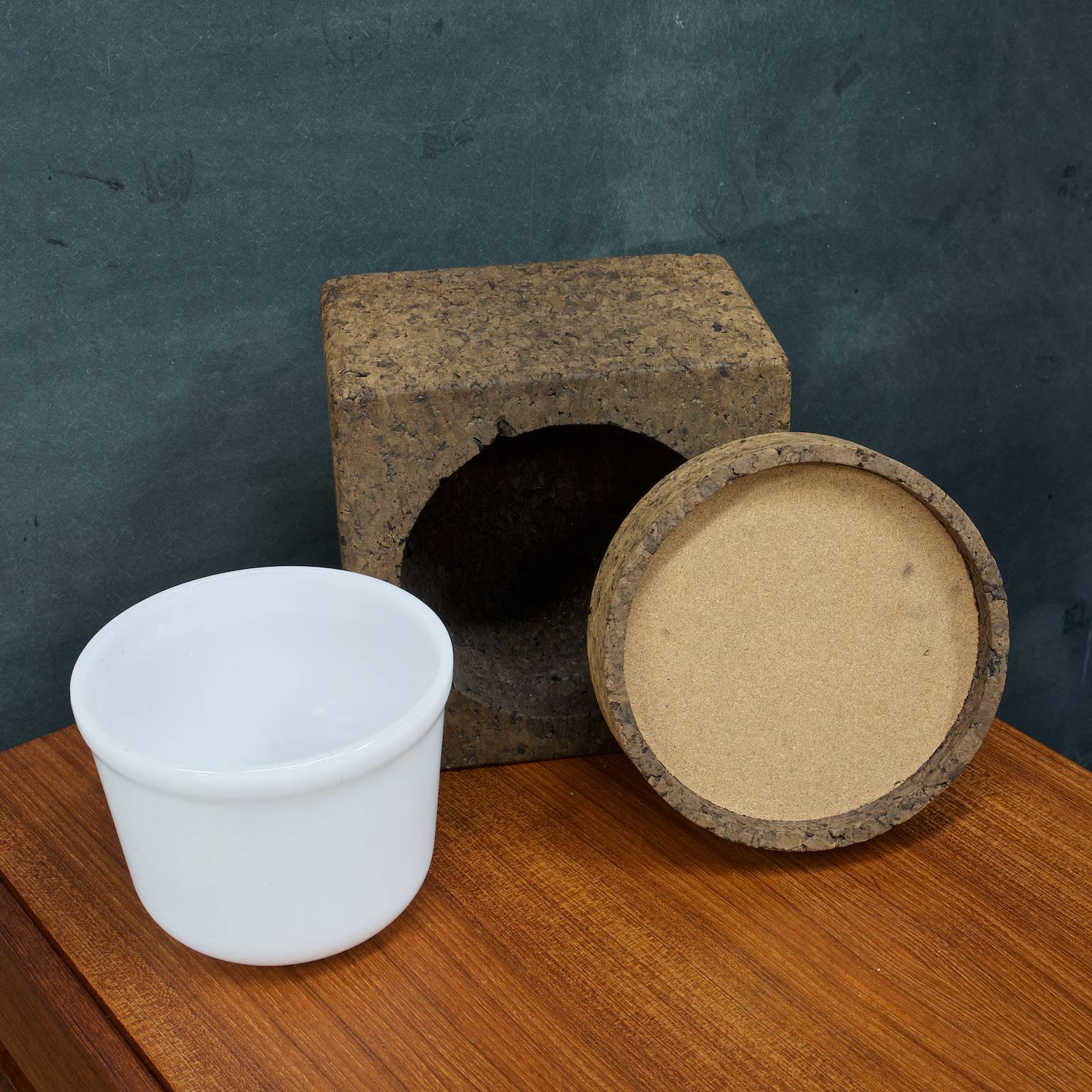 Minimalist Postmodern Portuguese Cork Ice Bucket In Good Condition For Sale In Hyattsville, MD