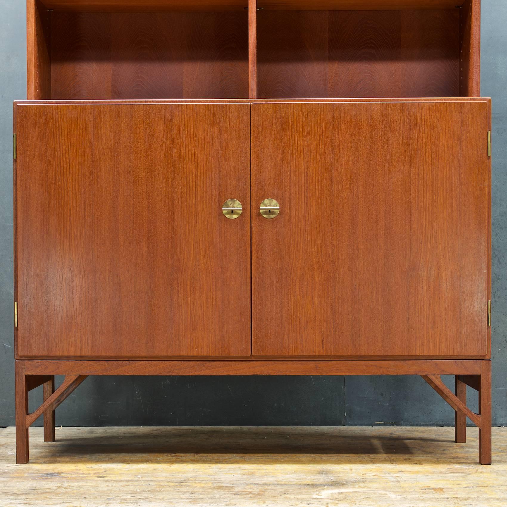 Scandinavian Modern 1960s Borge Mogensen Nº232 Danish Teak Sideboard Cabinet Mid-Century Credenza