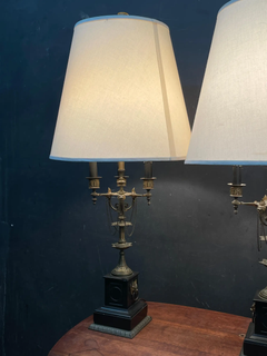 Lampada a candelabro gotica in ottone con teste di leone e lupo, stile massimalista vintage anni '50