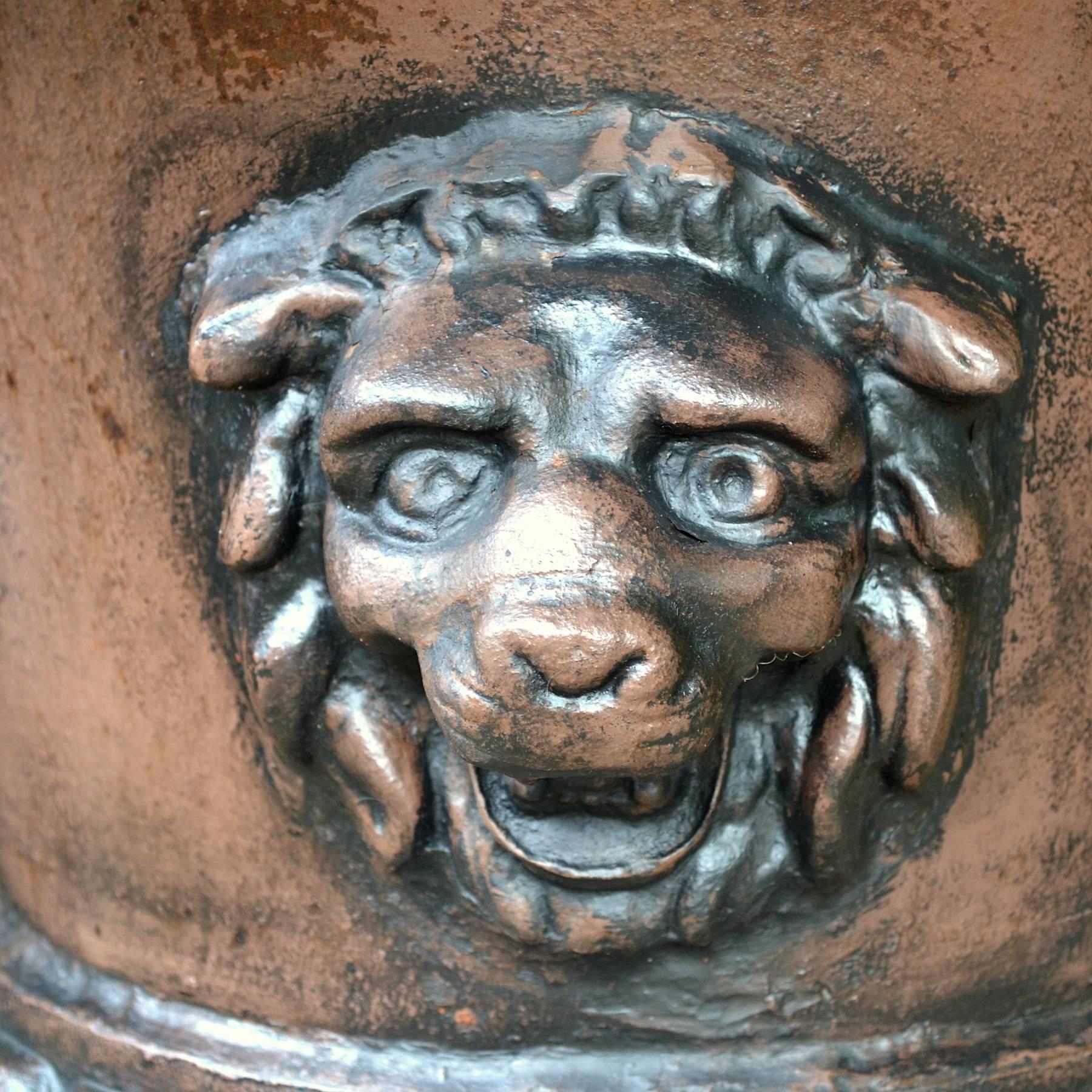 American 1810s St.Pauls Estate Hedge Maze Entryway Urns with Lions Heads For Sale