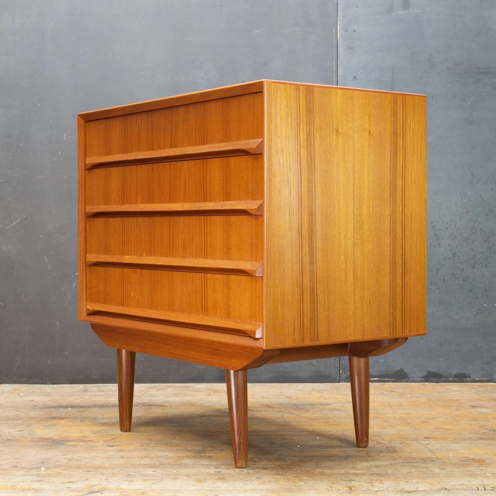 dresser with side cabinet