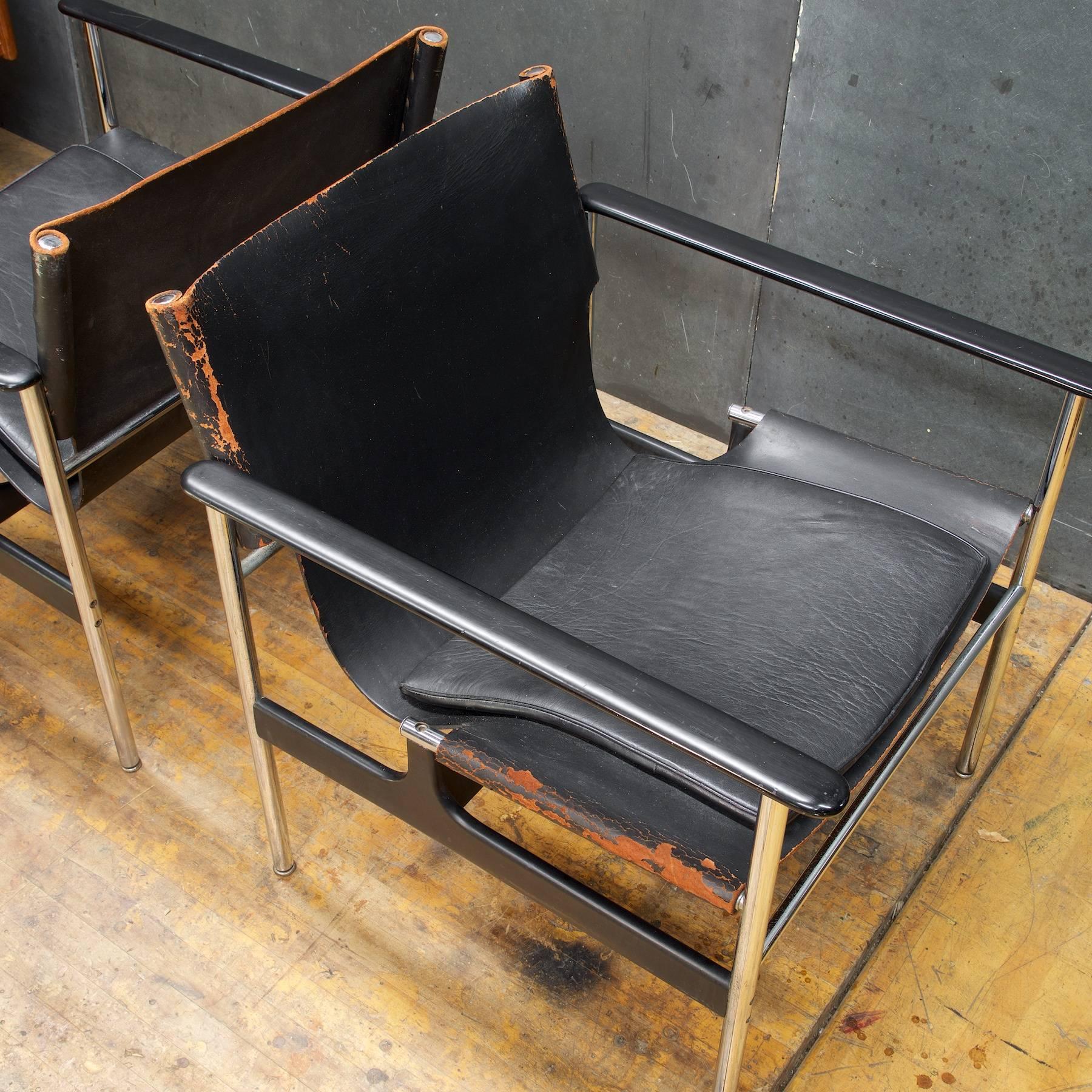 Pair of Black Leather Chrome Sling Chairs by Charles Pollack Knoll Associates In Fair Condition In Hyattsville, MD