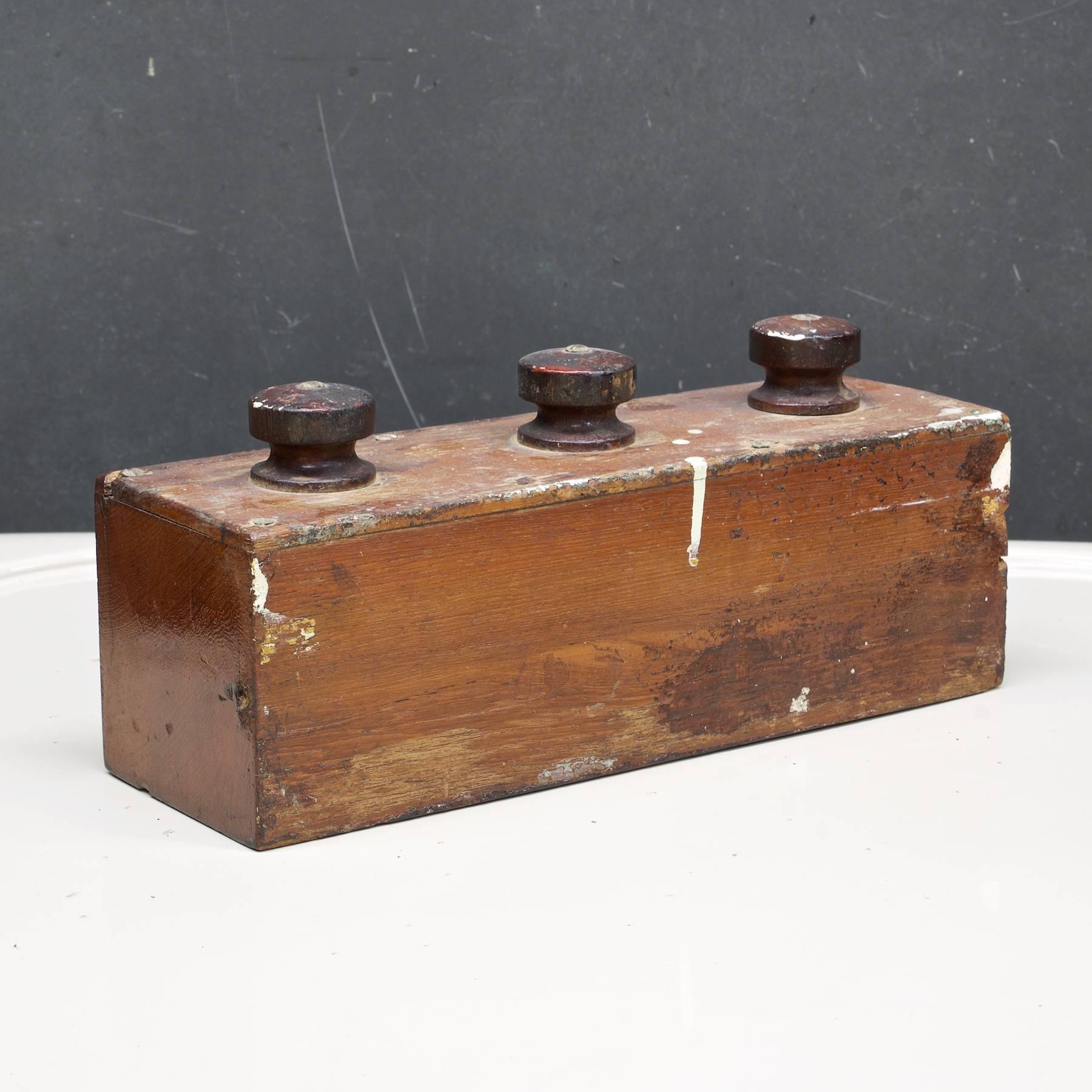 19th Century Maritime Ships Course Keeper Fathom Counter Wooden Rustic Box In Distressed Condition In Hyattsville, MD