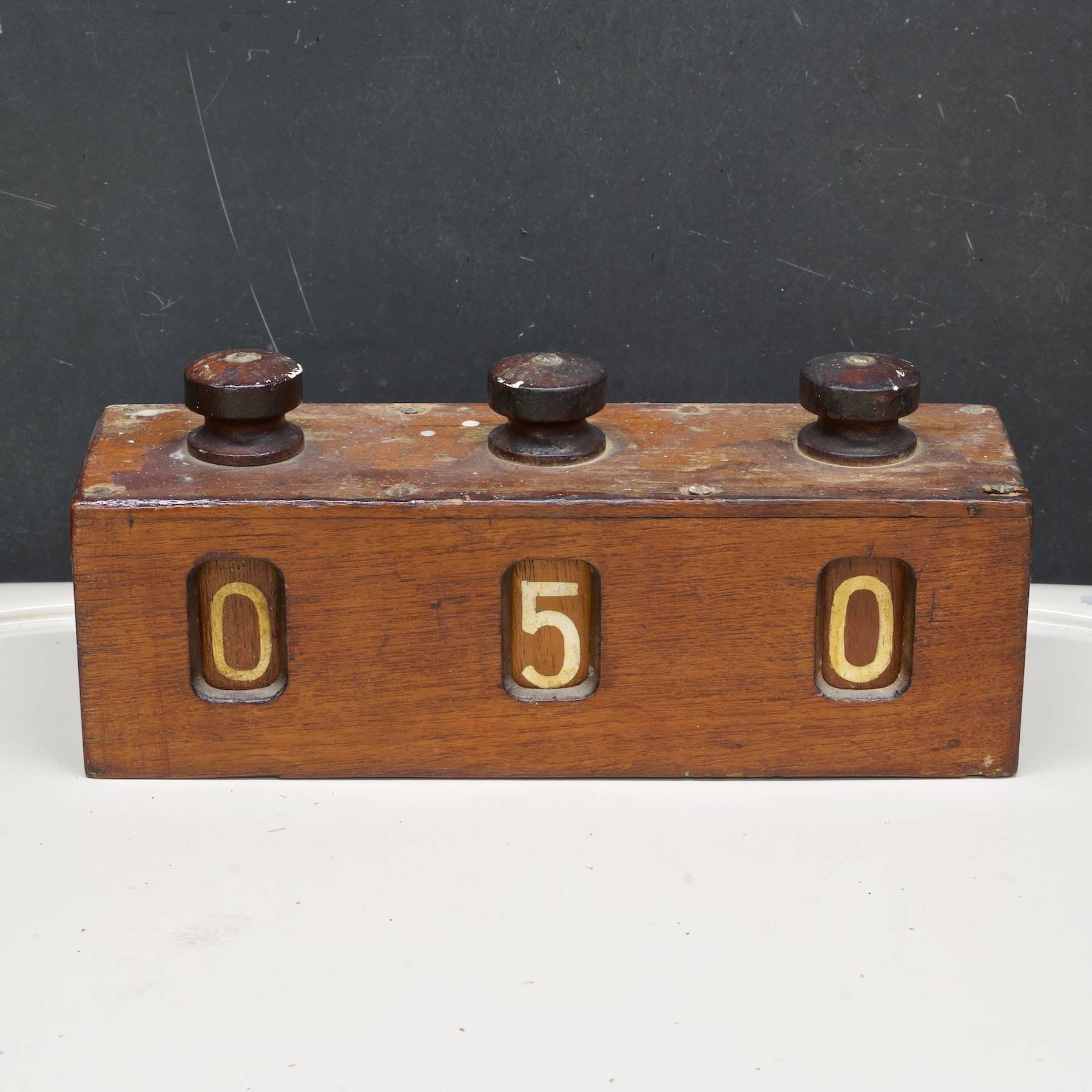 Very old sailing ships wooden fathom counter or course keeper, exact age unknown, circa 1850s-1900s. Spool knobs turn and change the numbers so, it seems fully functional.