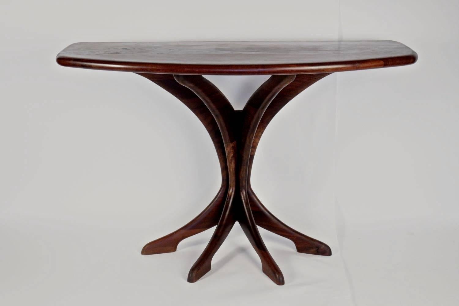 1950s rosewood console attributed to Osvaldo Borsani. 

Composed of a large solid rosewood stretched arc circle tray standing on four curved fan shape solid rosewood feet.