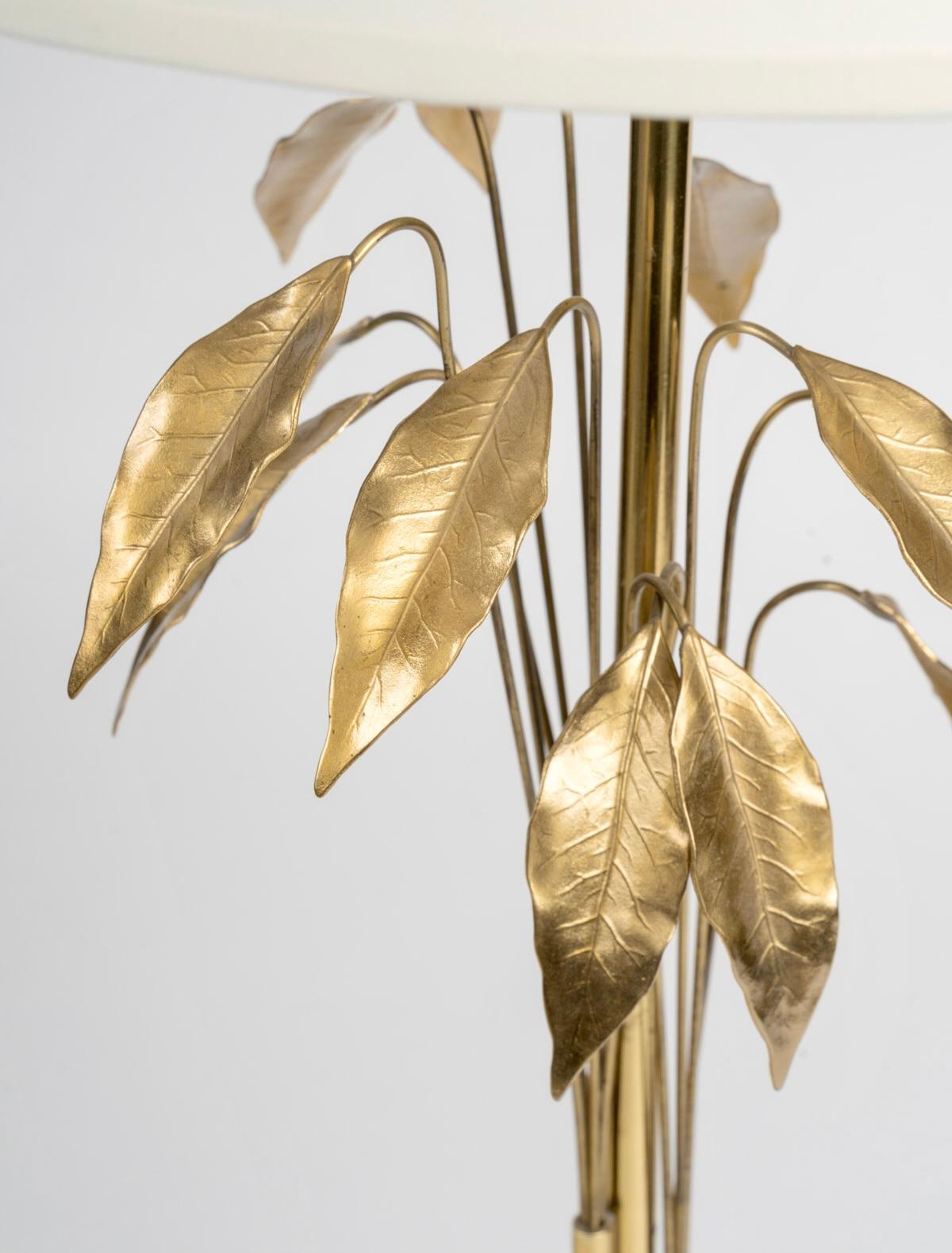 1960 Feuillage-Lampe von Charles aus Bronze und vergoldetem Messing. (Französisch) im Angebot