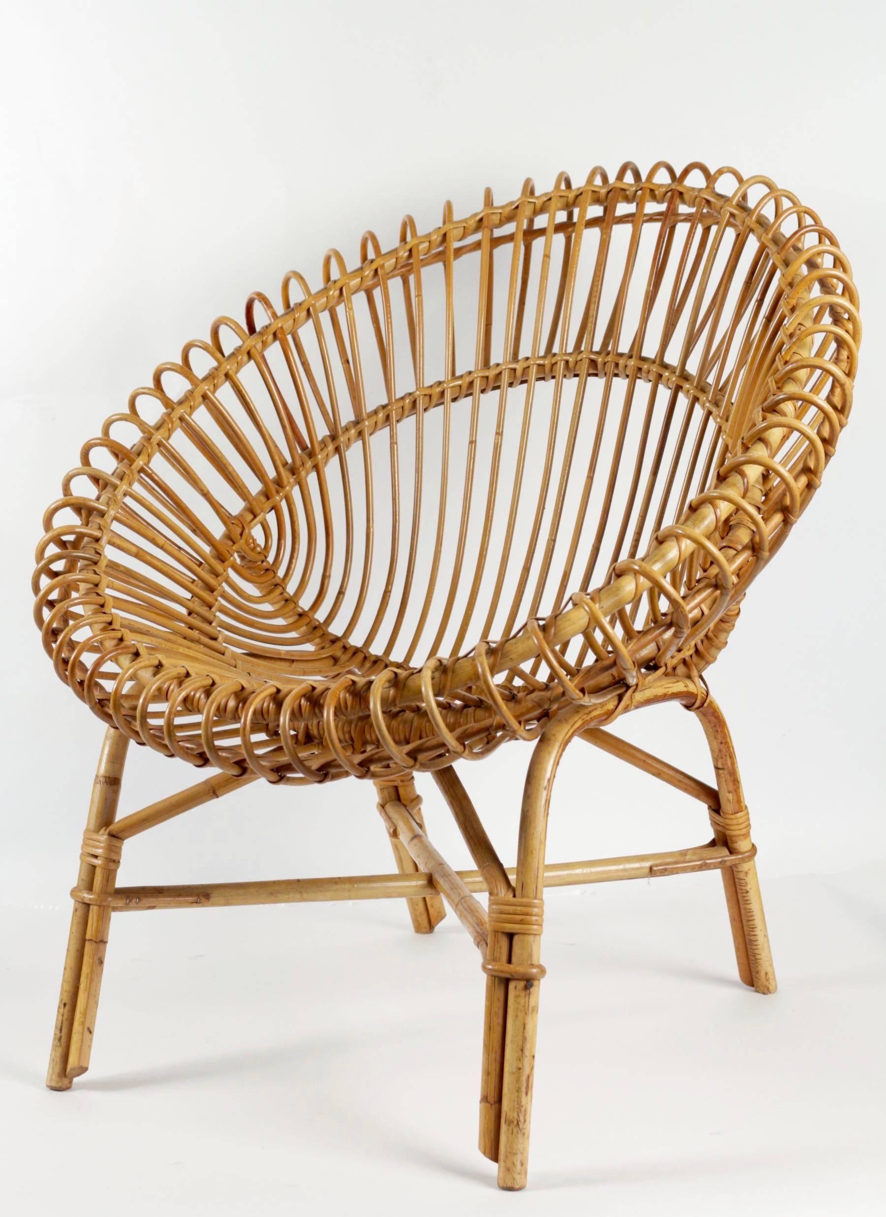 1950 rattan set attributed to Franco Albini.

The set is composed by one coffee table and two lounge chairs.  

Excellent rattan condition.
     
