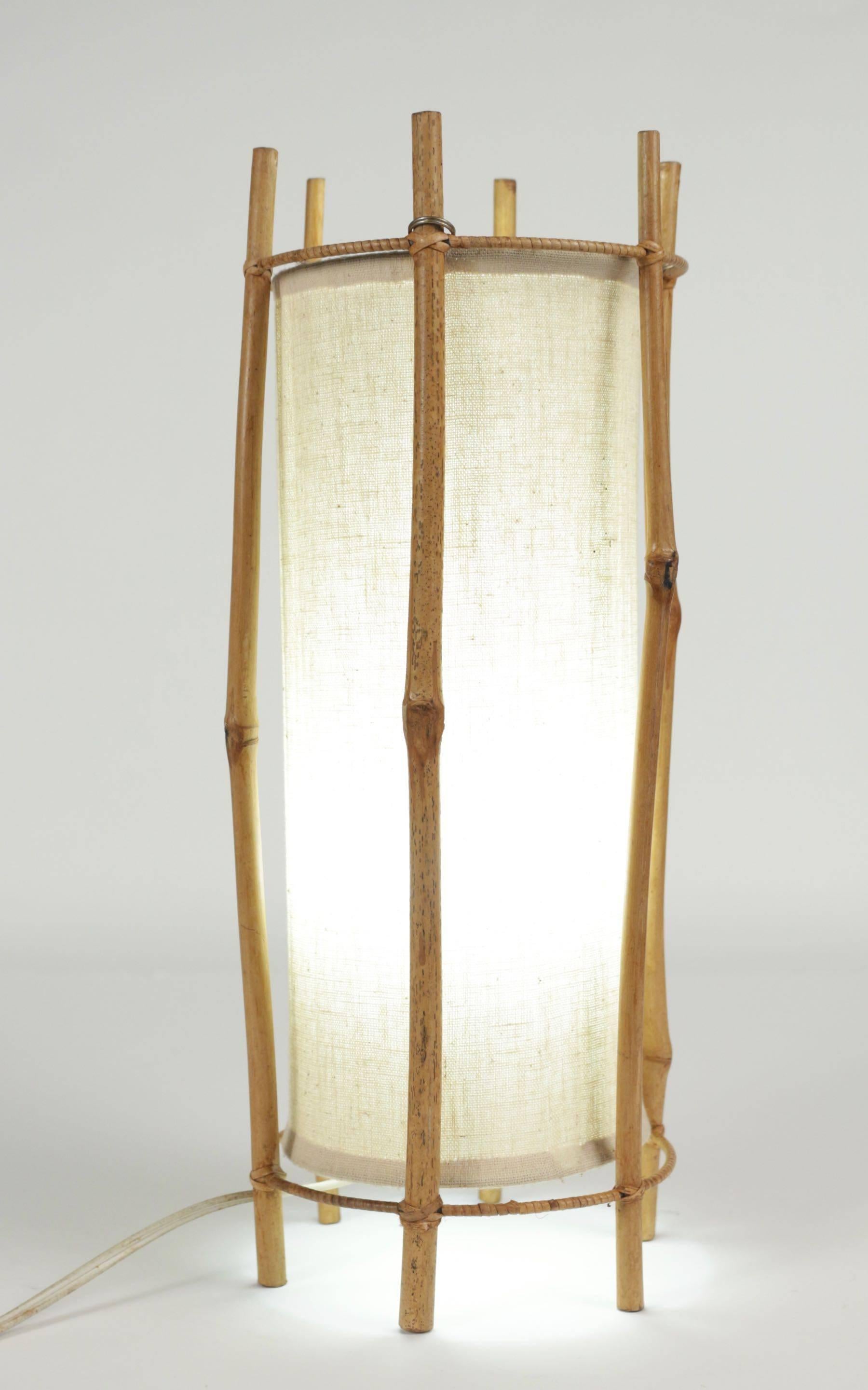 1950 pair of table lamps Louis Sognot.

Each lamp consists in six bamboo stems. Cylindrical shaped lamp shade made of white cotton.

One bulb per lamp.
               