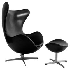 Fauteuil Arne Jacobsen de 1960, édition Fritz Hansen, modèle 3317, avec repose-pieds