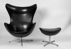 Fauteuil Arne Jacobsen de 1960, édition Fritz Hansen, modèle 3317, avec repose-pieds