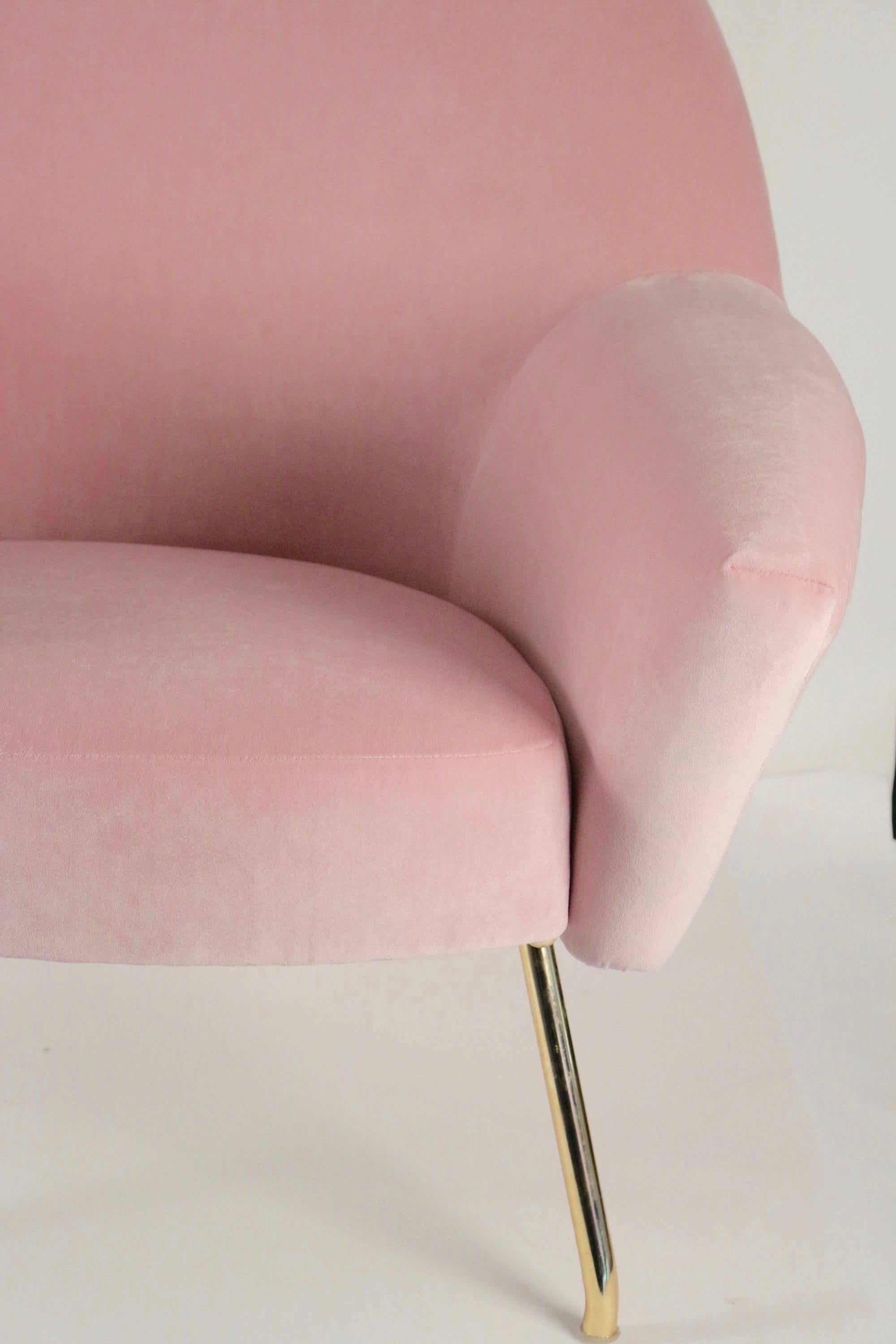 1950s Pair of Armchair, Model 770 by Joseph Andre Motte, Pink Velvet and Brass In Excellent Condition In Saint-Ouen, FR