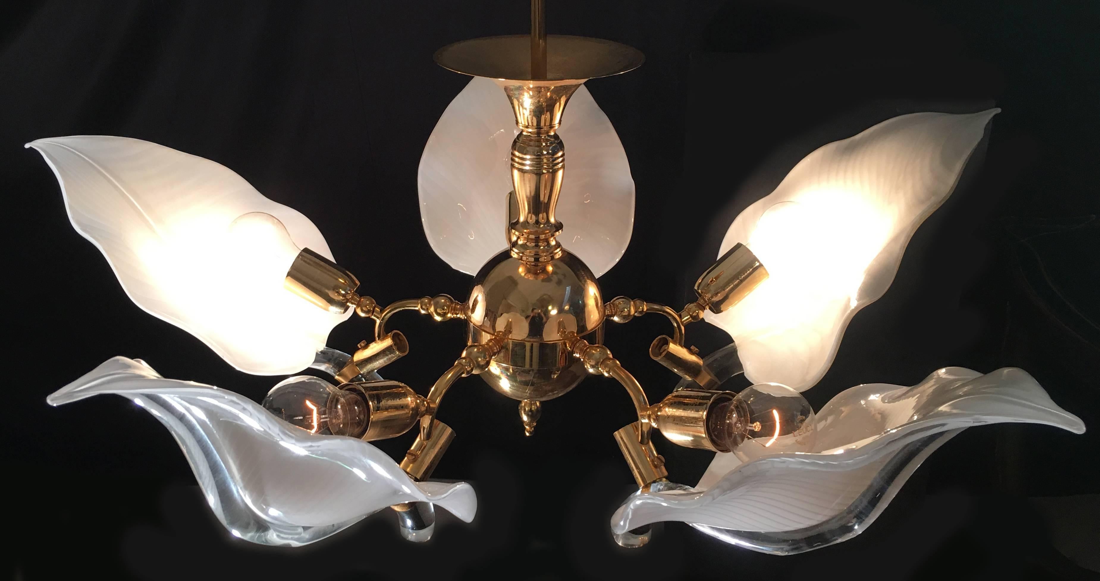 Great and wonderfully precious Murano chandelier in handblown glass leaves and gold-plated hardware by the famous master designer Franco Luce. Also available a pair of sconces.