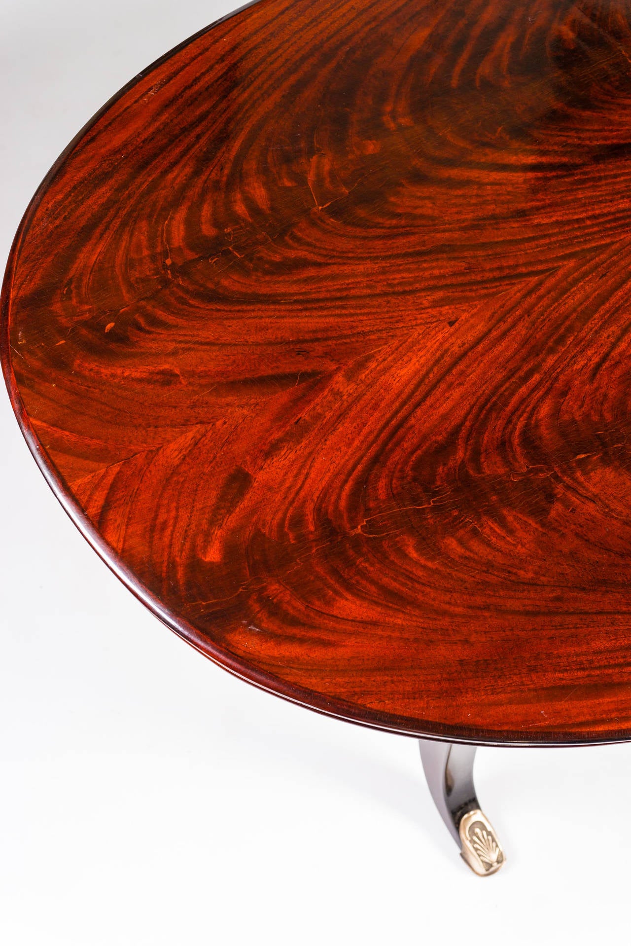 Table italienne du milieu du siècle dernier en acajou dans le style de Paolo Buffa, années 1950 en vente 2