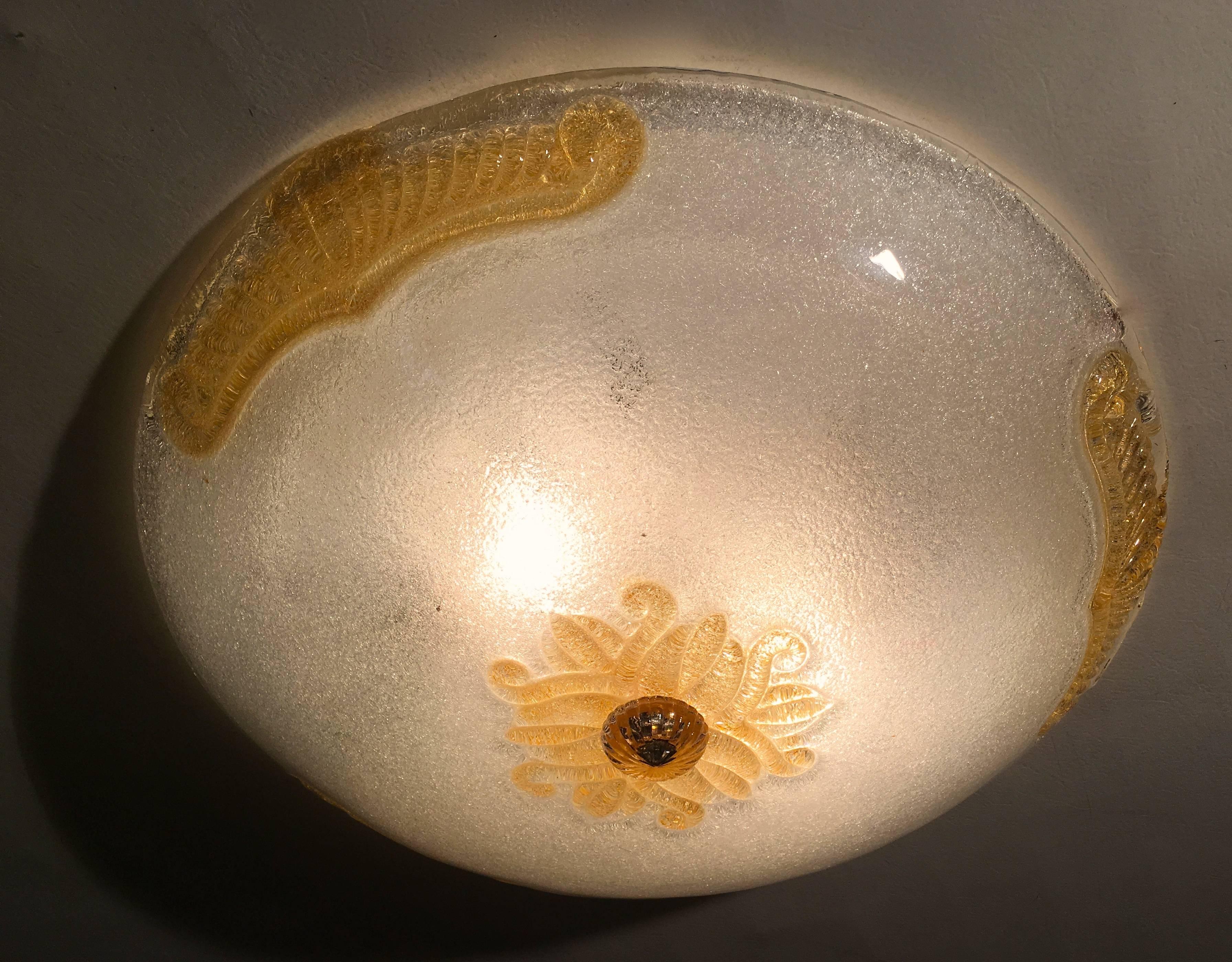 Murano Glass Ceiling Light or Flush Mount with Gold Inclusions by Barovier 1970s For Sale 1