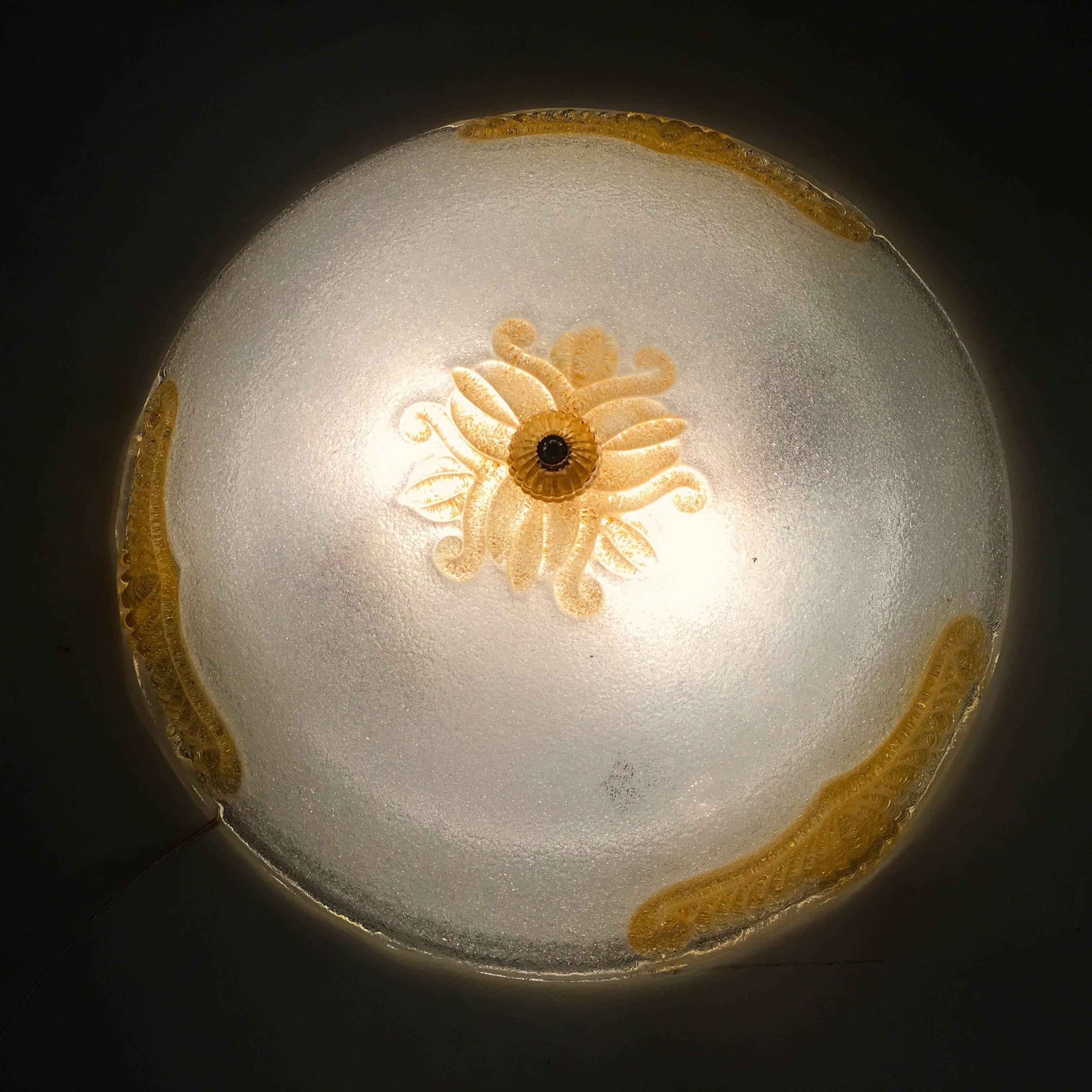 Murano Glass Ceiling Light or Flush Mount with Gold Inclusions by Barovier 1970s For Sale 6