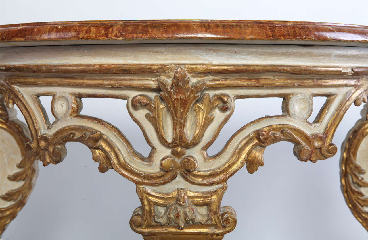 Pair of Italian 18th Century Painted and Parcel-Gilt Console Tables (Italienisch)
