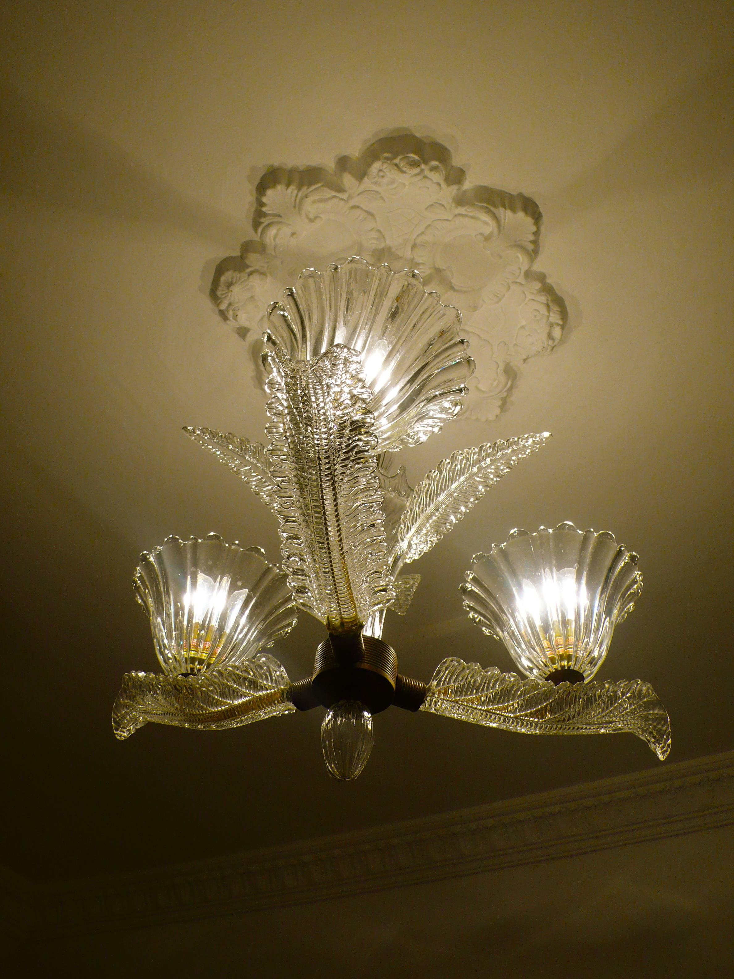 Mid-20th Century Charming Murano Glass Chandelier by Ercole Barovier, 1940s For Sale