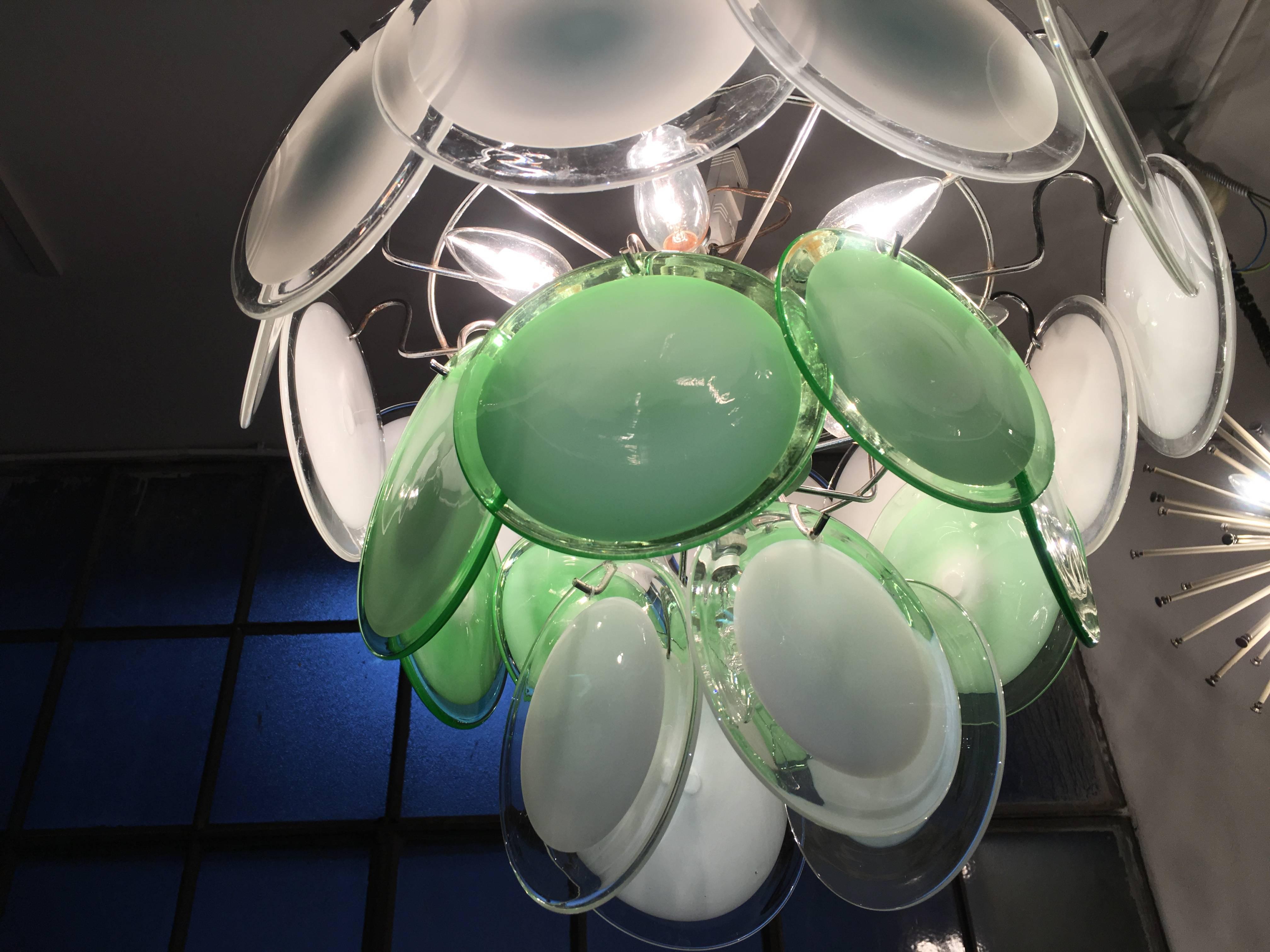 Lovely Pair of Green and White Murano Chandeliers by Vistosi, 1970s For Sale 1