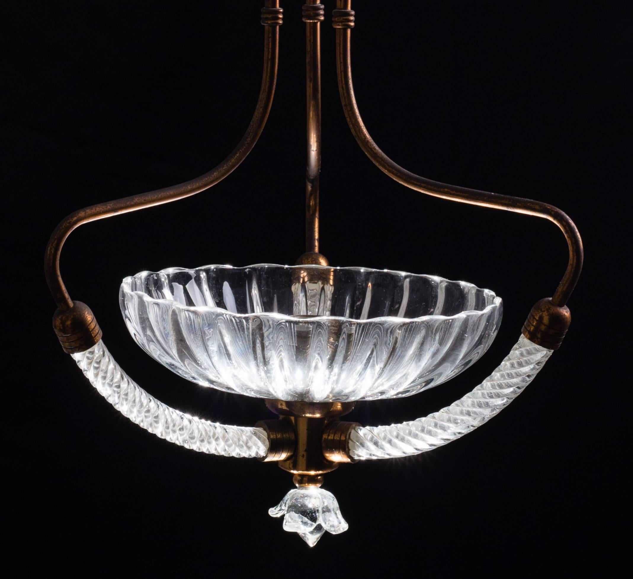 Charming chandelier by Ercole Barovier in Murano glass and brass structure. 