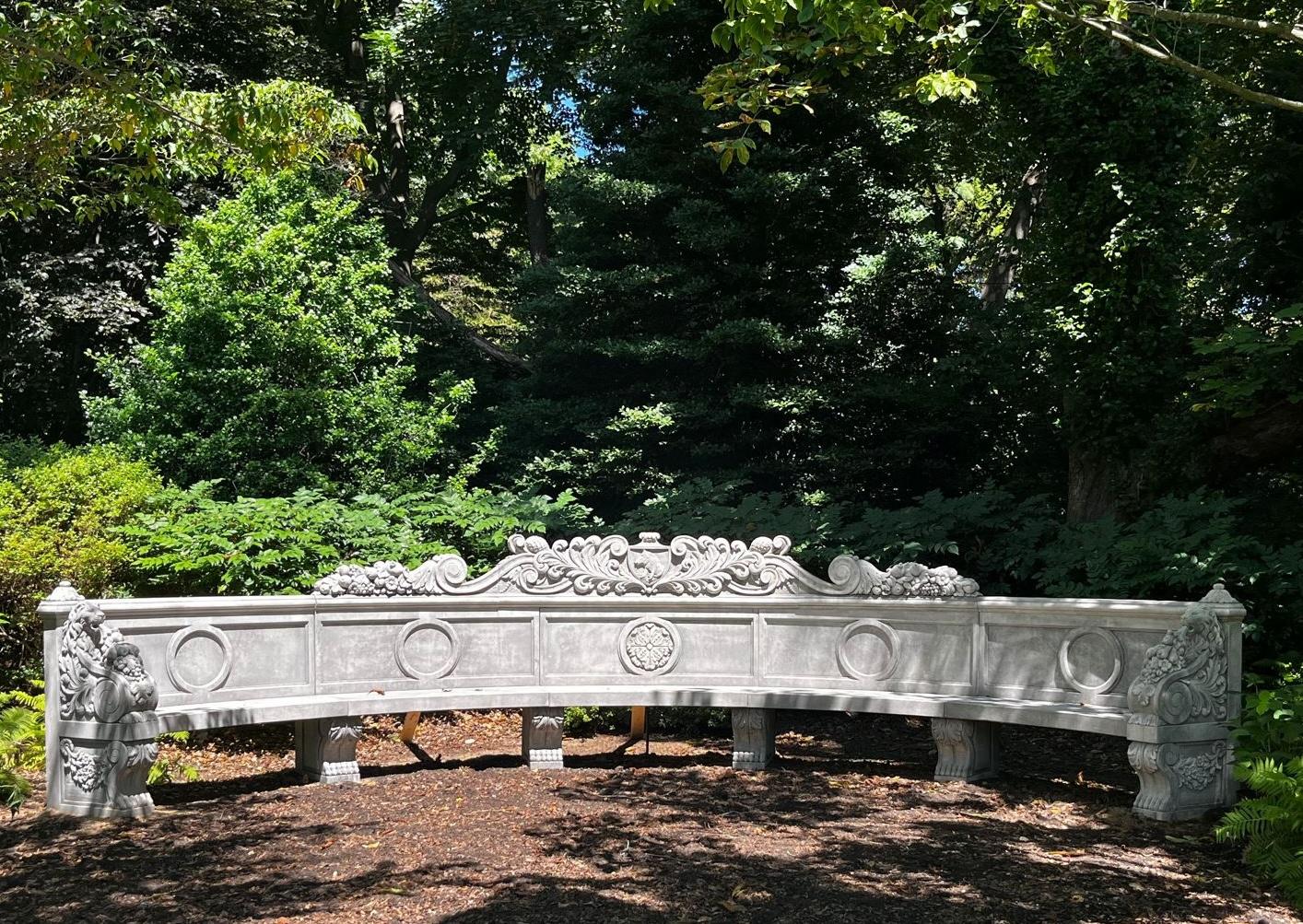 Exceptional craftsmanship with stunning motifs in relief in ' Pietra di Vicenza'. Rich decoration of the armrest with Griffins and garland -
Great decoration for Garden and Patio furniture.
This bench can be disassembled and the glasses individually