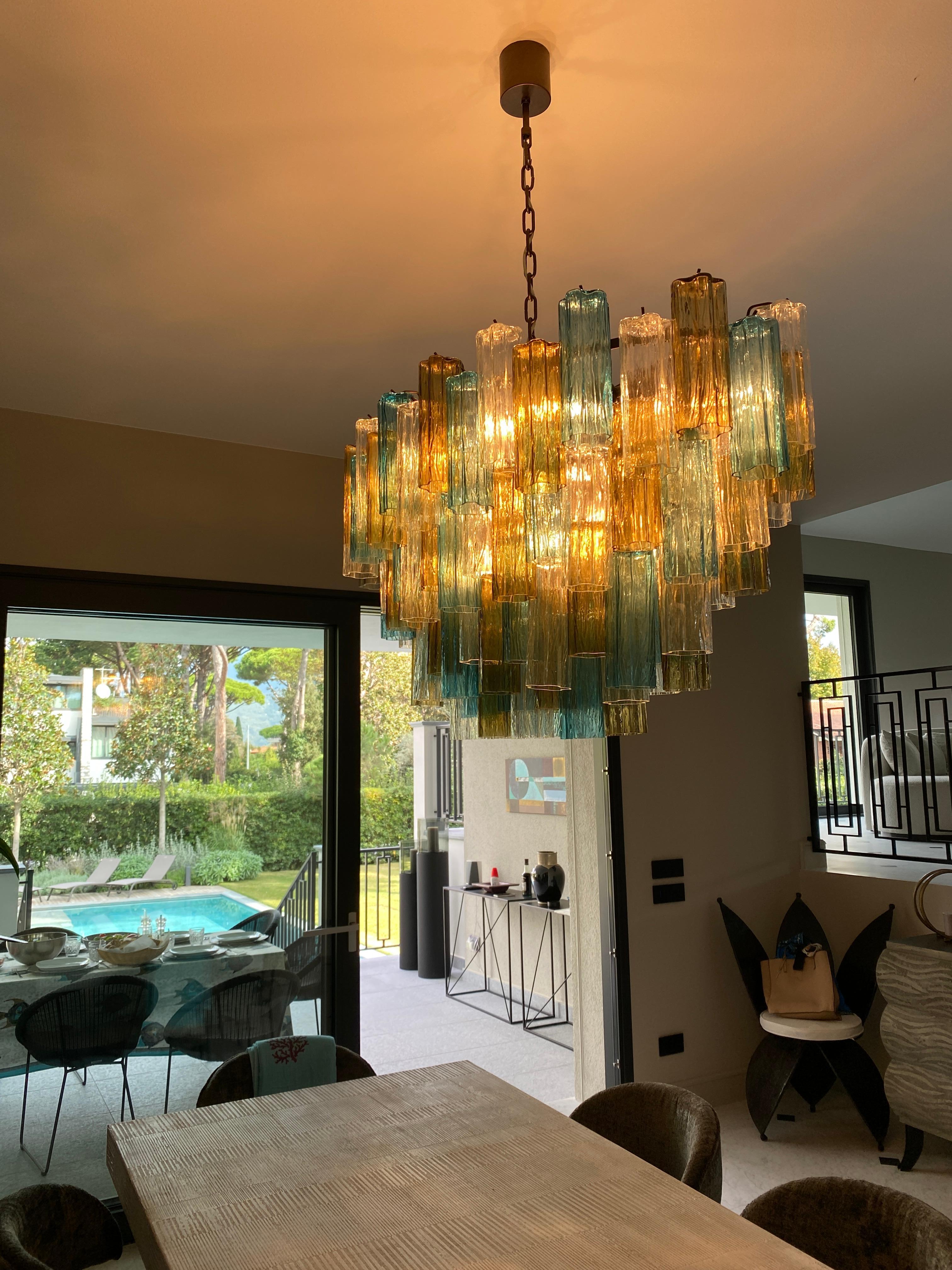 Large Oval Shaped Multi-Color Murano Glass Chandelier Model Forte dei Marmi In New Condition For Sale In Rome, IT