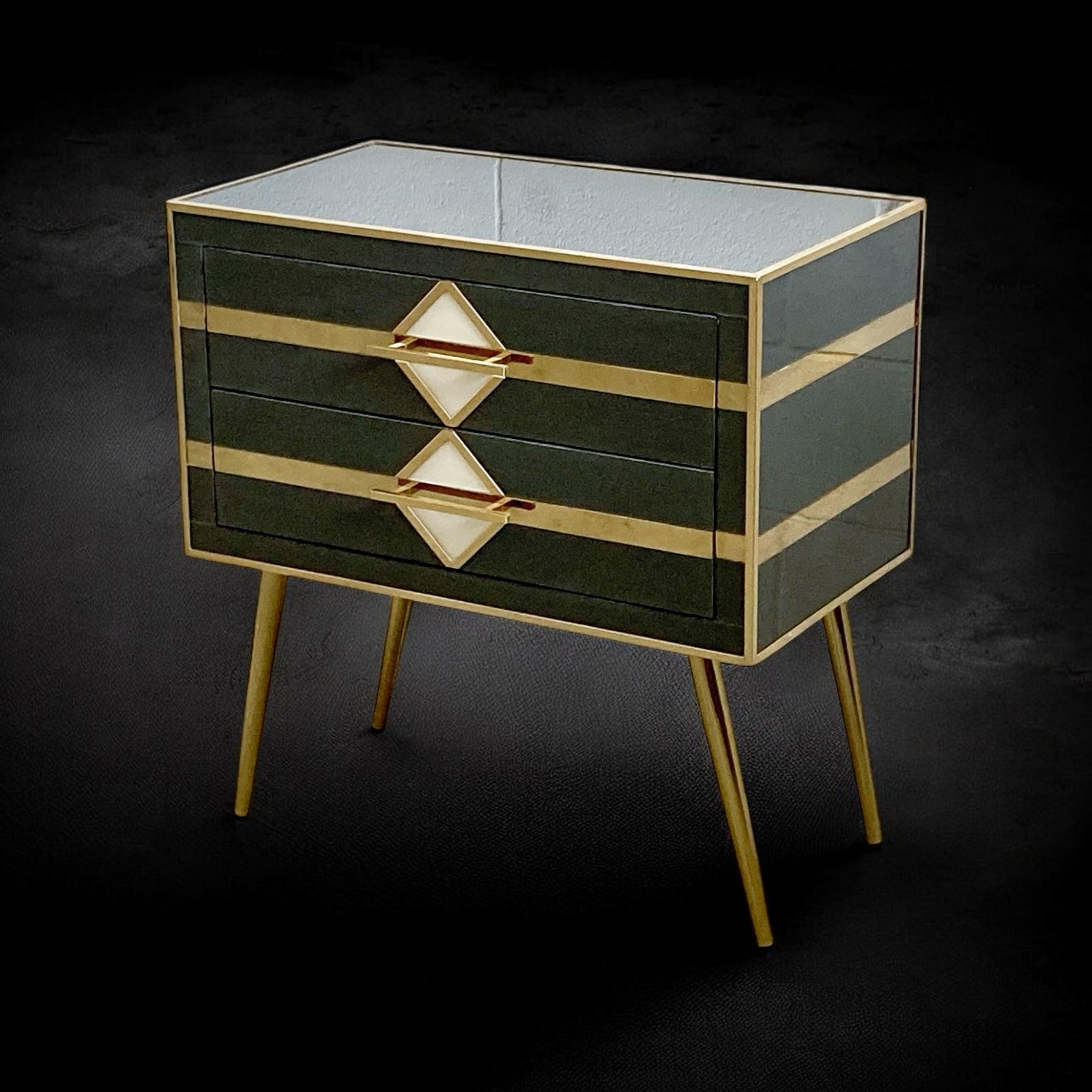 italien Paire de tables de chevet ou de commodes grises de style milieu de siècle en vente