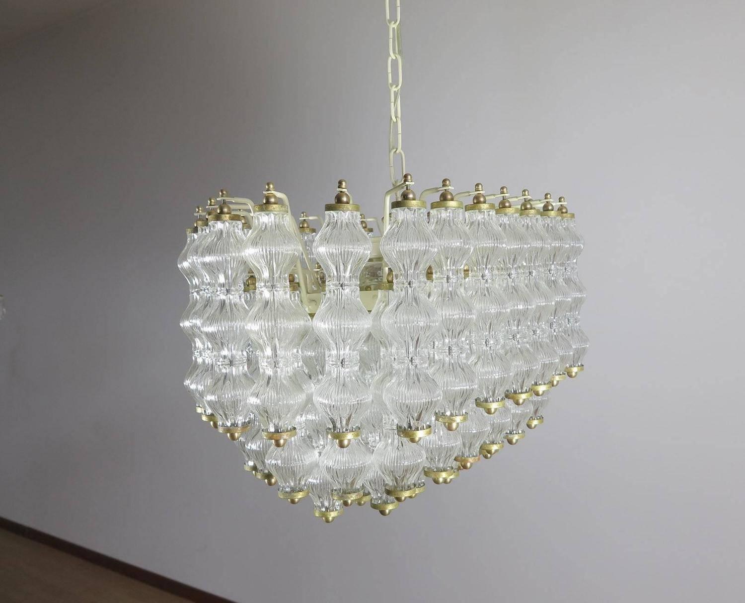 Rare Pair of Murano Chandeliers, 1960s In Excellent Condition In Rome, IT