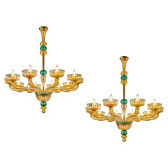 Coppia di lampadari a 12 bracci in vetro di Murano color ambra e smeraldo, anni ’70