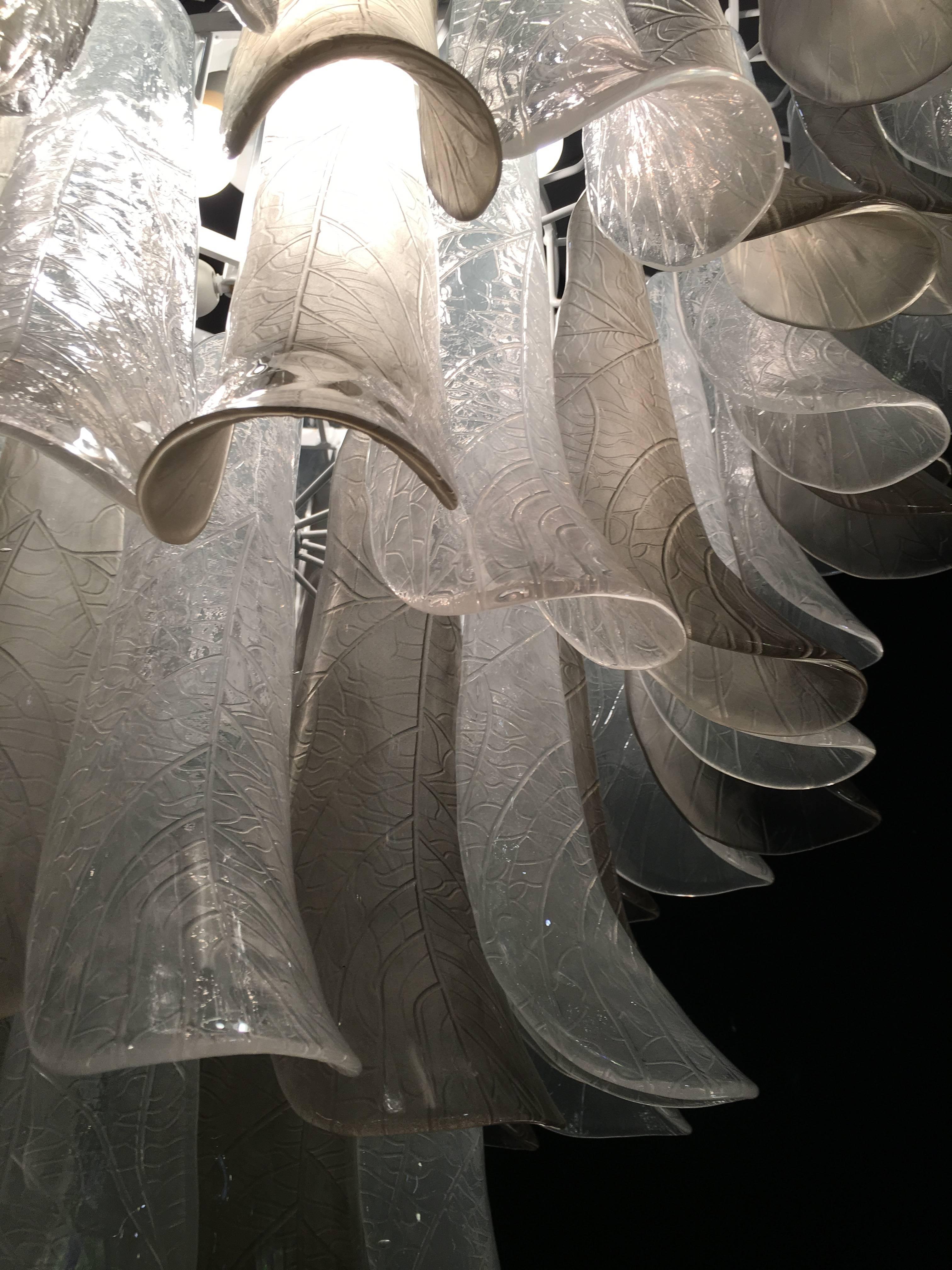 XXIe siècle et contemporain Superbe paire de lustres en verre de Murano précieux en vente
