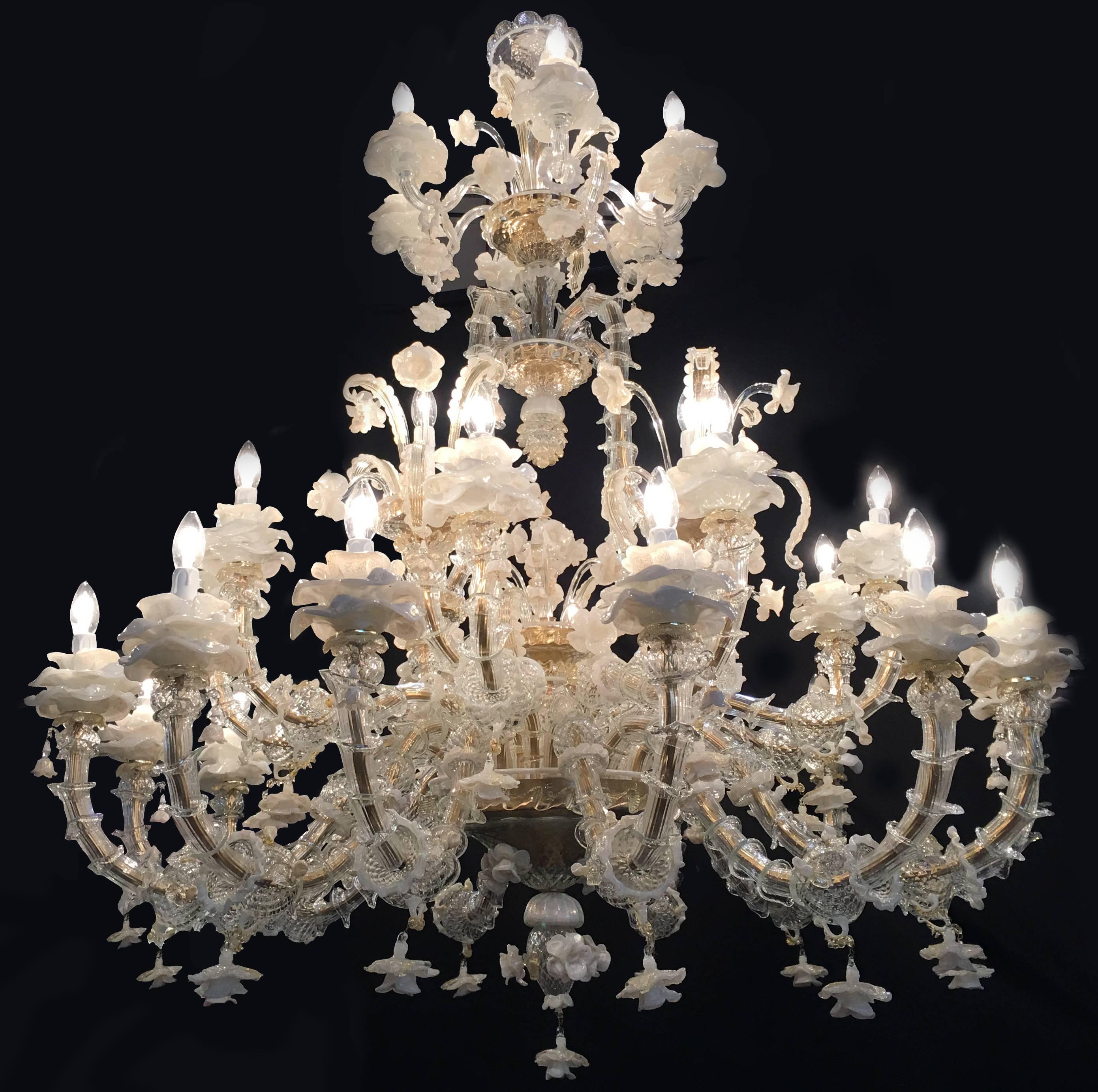 Beautiful pair of Murano chandeliers with 18 arms and a multitude of flowers in glass paste and gold inclusion.