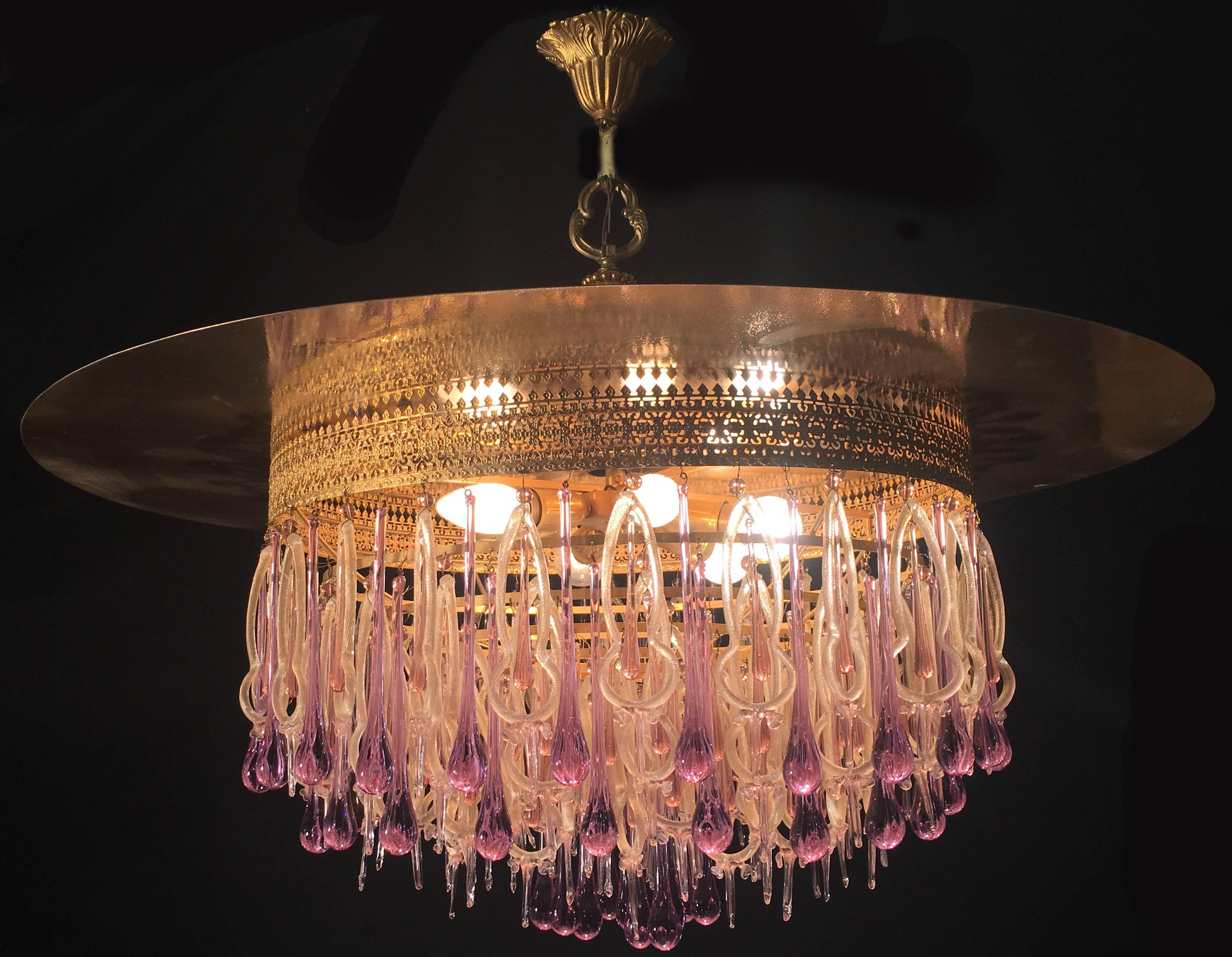 Extraordinary and rare chandelier attributed to Barovier and Toso composed of hundreds of elements in pure Murano glass with gold inclusions.