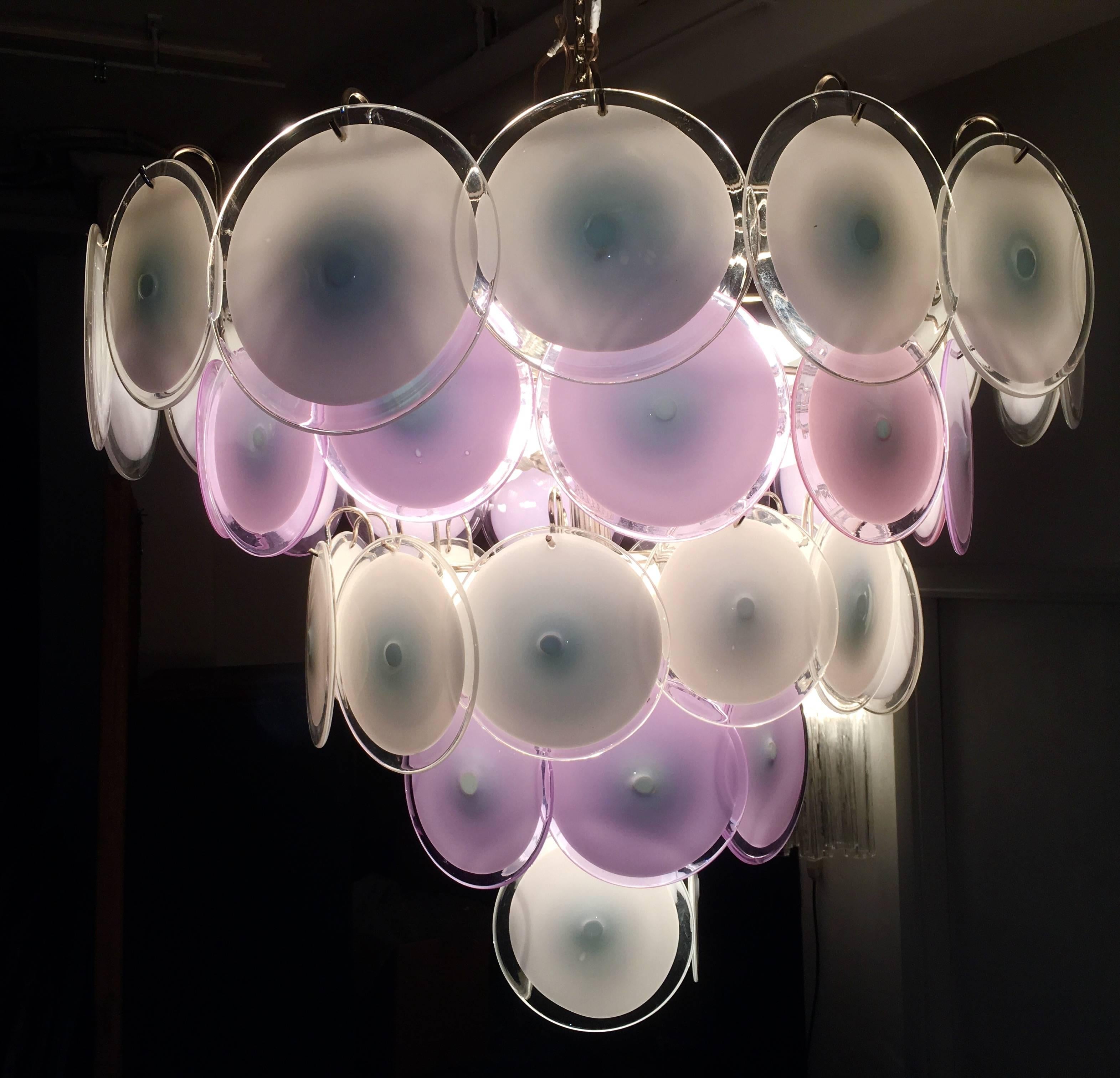 Spectacular chandelier by Vistosi made of 50 Murano discs white and violet put on five floors.

 