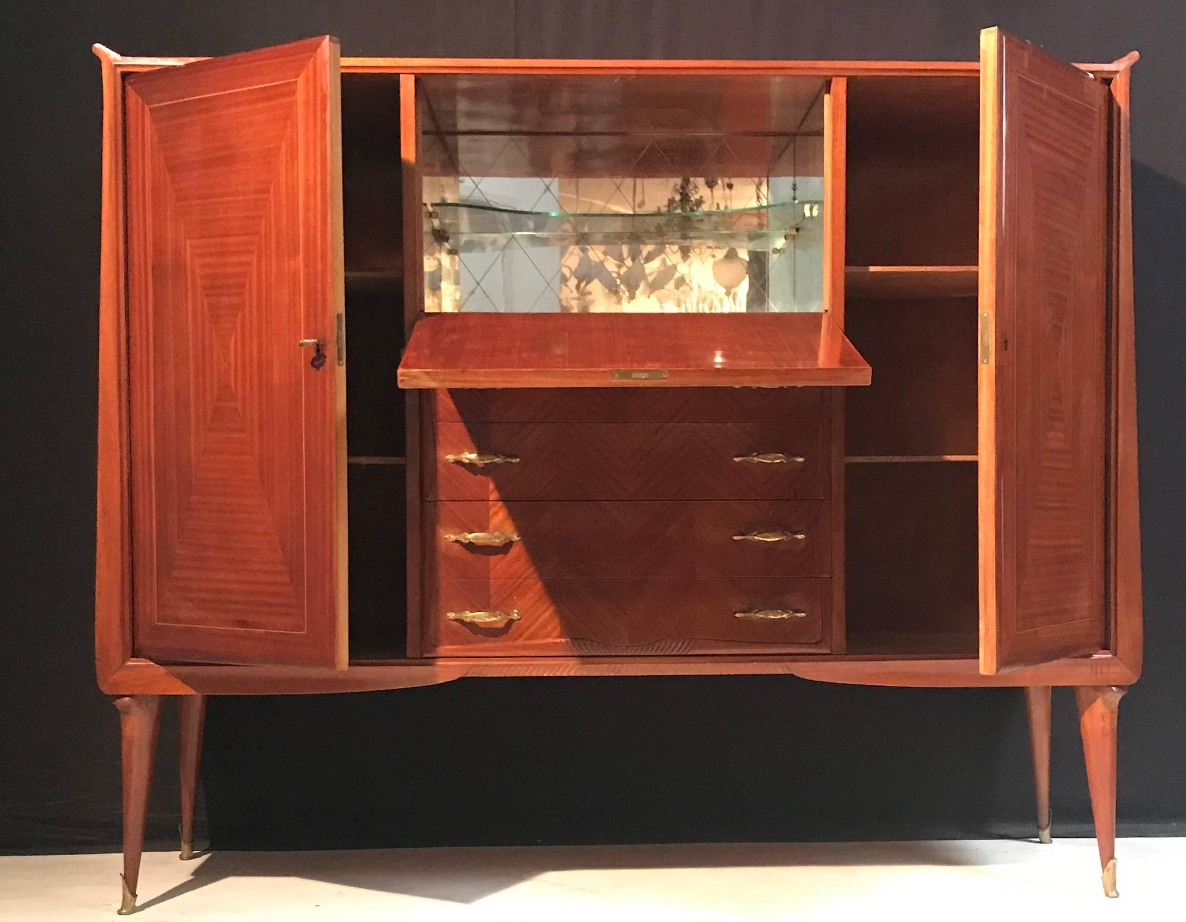 Mid-Century Modern Elegant Italian Midcentury Bar Cabinet in the Style of Paolo Buffa, 1950s For Sale