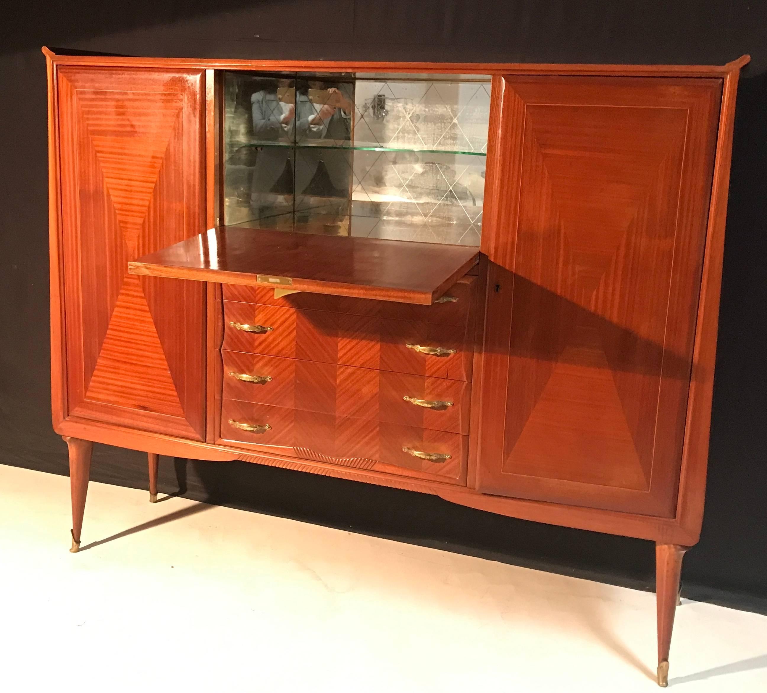 Elegant Italian Midcentury Bar Cabinet in the Style of Paolo Buffa, 1950s In Good Condition For Sale In Rome, IT