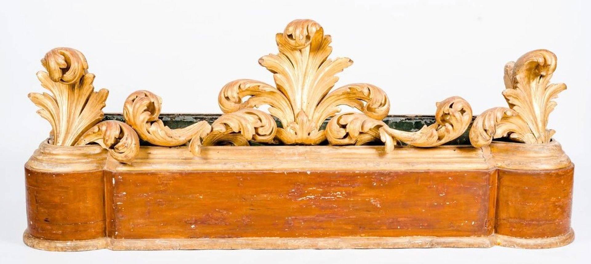 Italian Century Giltwood Jardinière or Planter In Good Condition For Sale In Rome, IT