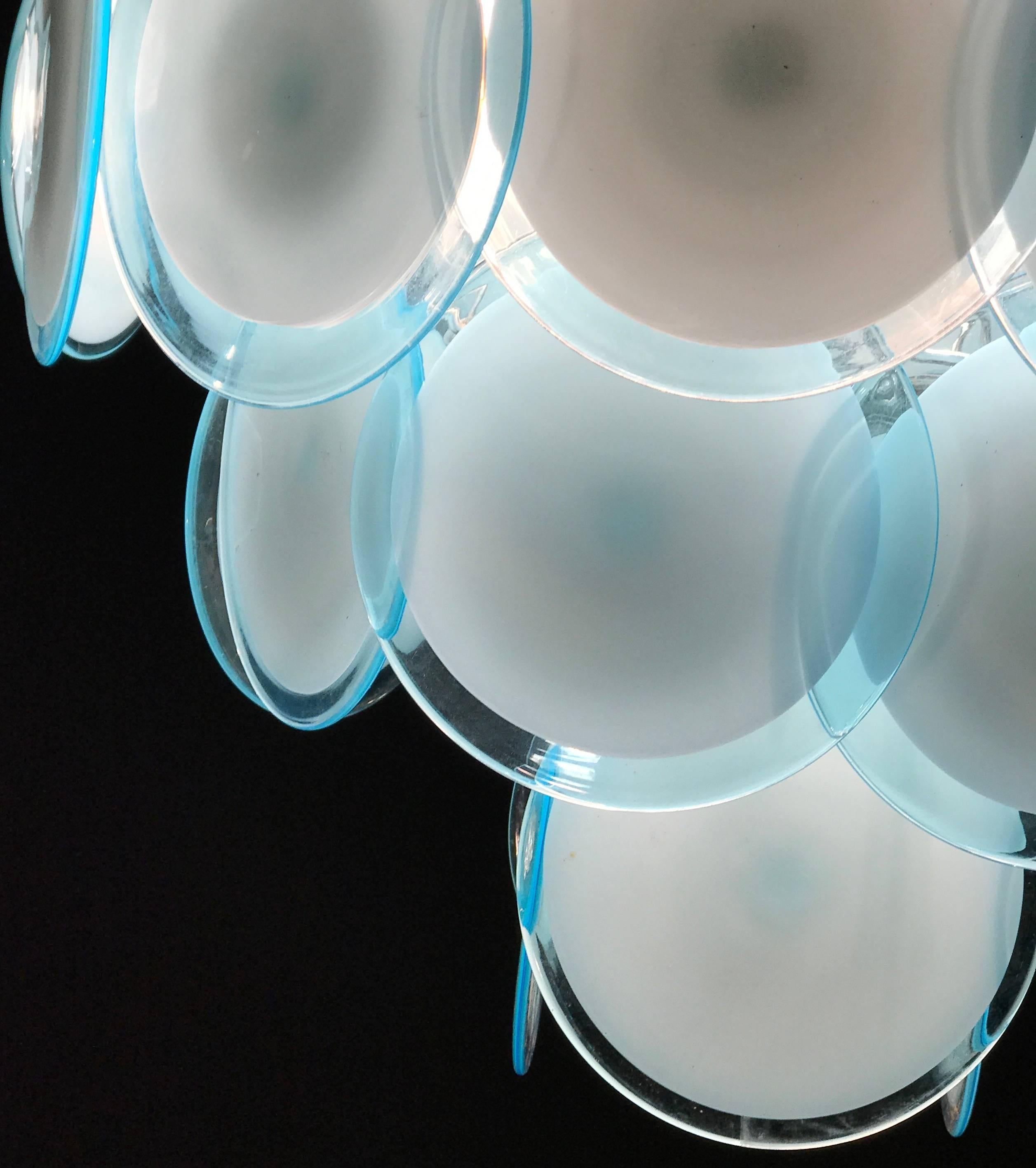 Italiano Coppia di lampadari Vistosi a disco di Murano degli anni '70 in vendita