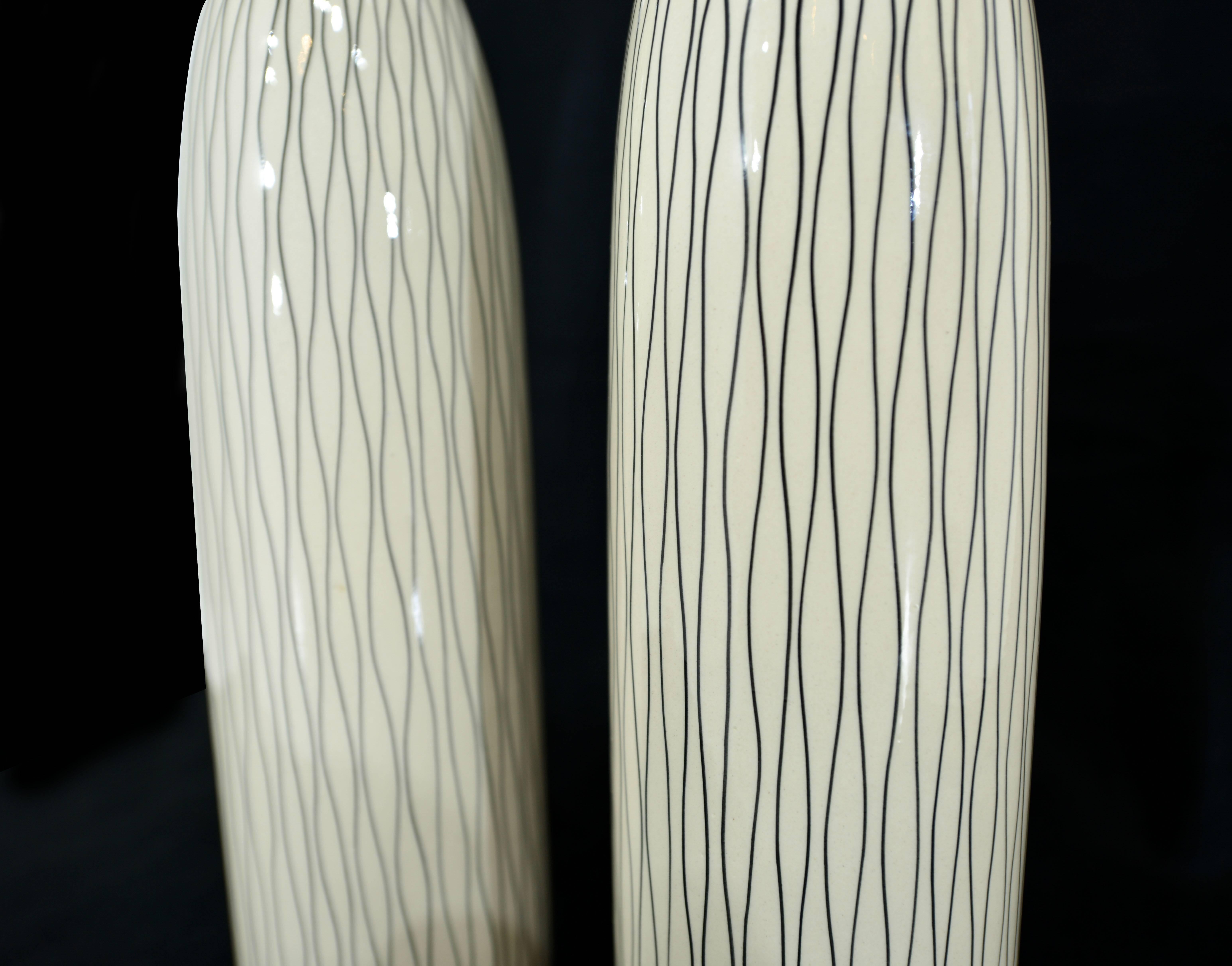 Pair of German Ceramic Vases In Good Condition For Sale In Mexico City, MX