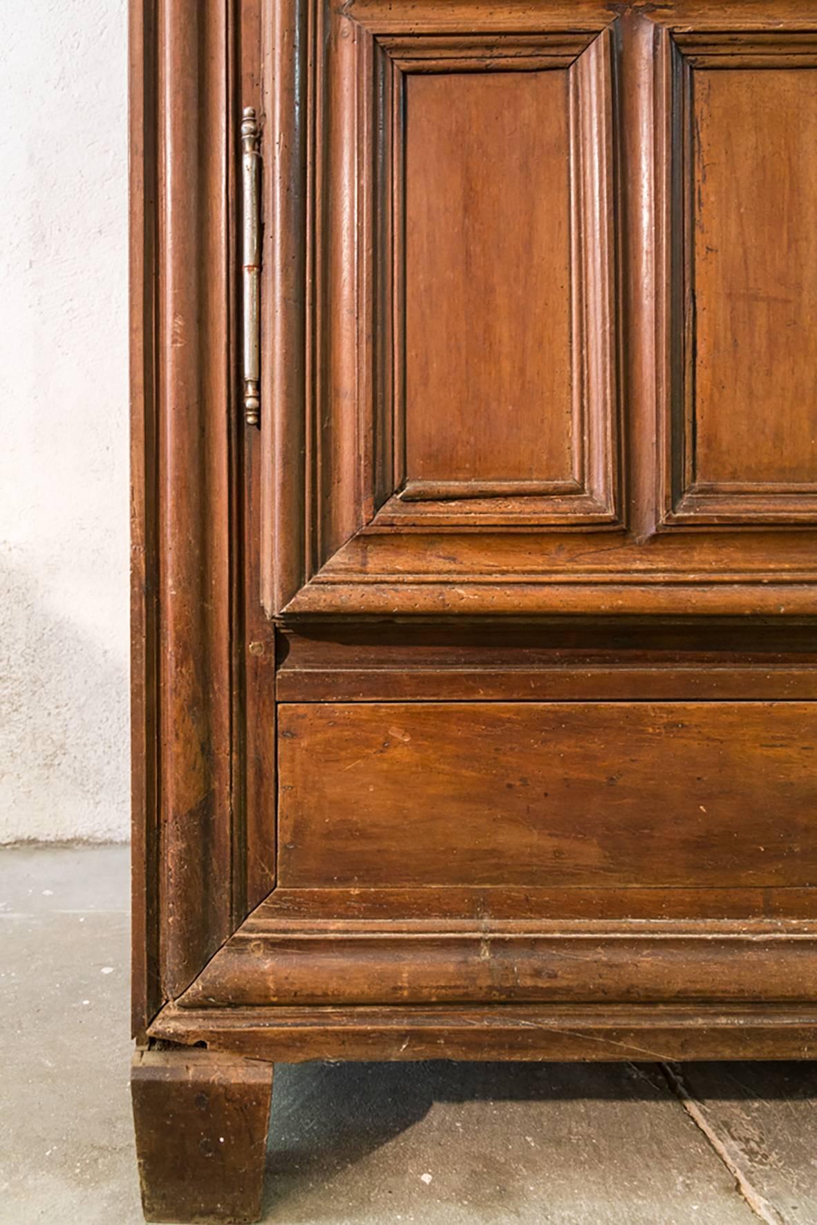 French Wardrobe, Louis XIV,  Oak Wood In Excellent Condition For Sale In Ramatuelle, IDF