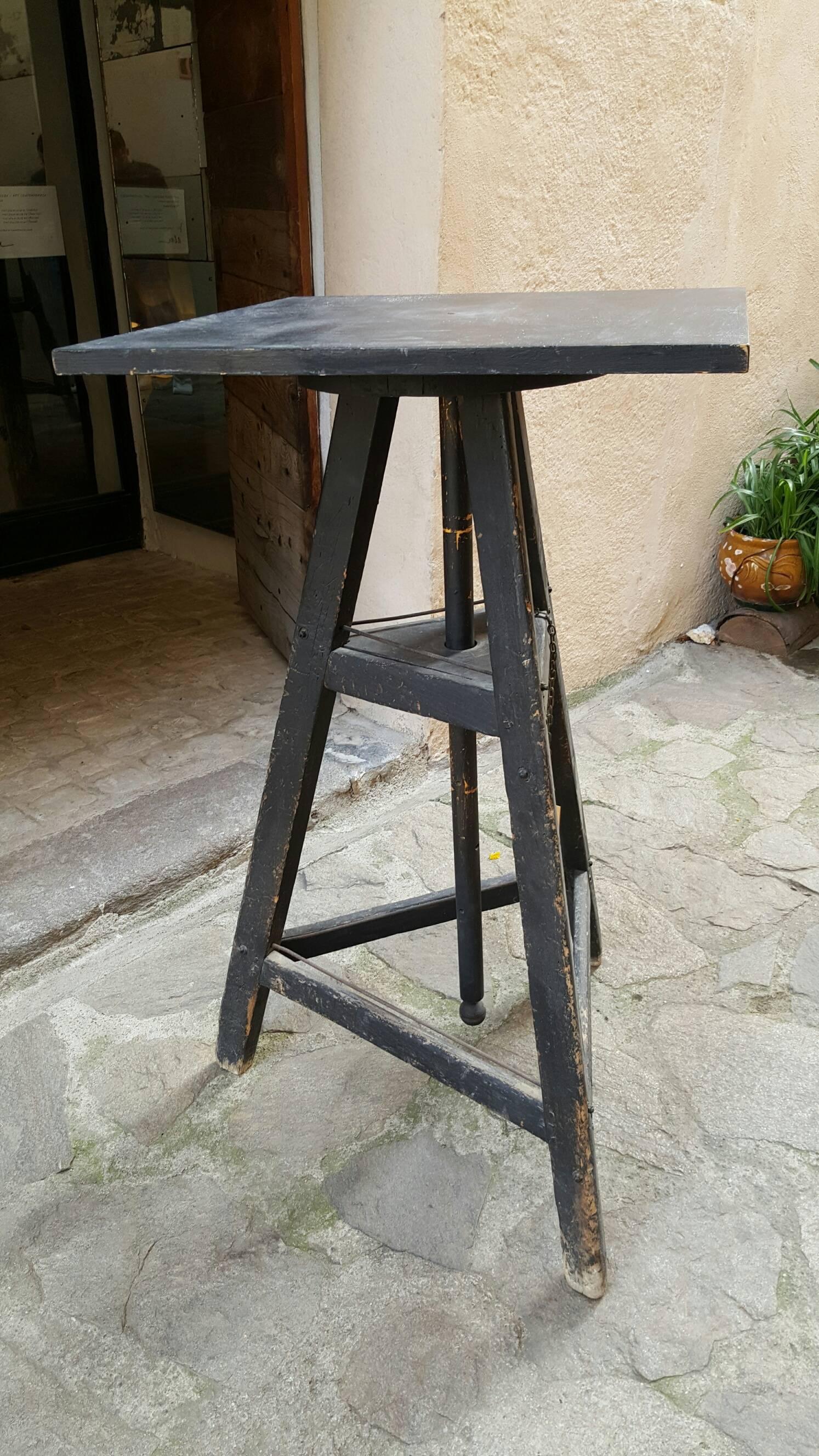 Artist Stand, Adjustable Height, Painted Wood In Good Condition For Sale In Ramatuelle, IDF