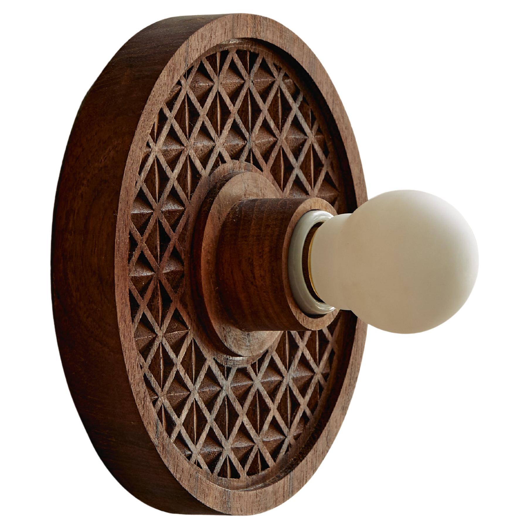 Hatch - Applique geometrica in teak rigenerato di Evam in vendita