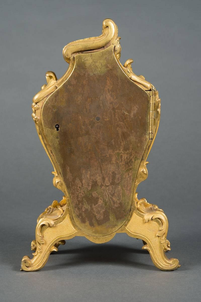 Seltene Goldbronze-Schreibtischuhr aus dem 18. Jahrhundert von Etienne Le Noir, Paris (18. Jahrhundert und früher) im Angebot