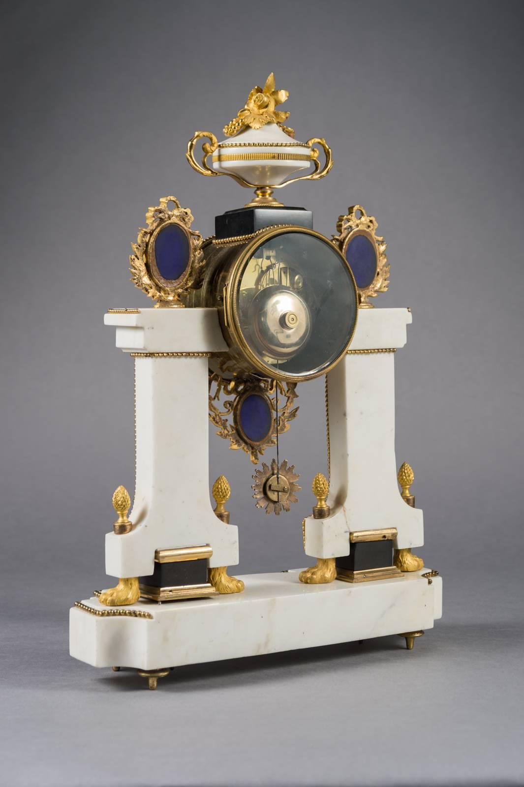 A Louis XVI ormolu-mounted black and white marble mantel clock by Thiéry, Paris.

Thiery Paris, late 18th century.

The drumcase containing the white enamel dial signed Thiéry à Paris, with arabic numerals, surmounted by flower-swags and a