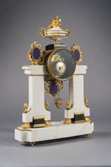 Louis XVI Ormolu-Mounted Black and White Marble Mantel Clock by Thiéry, Paris